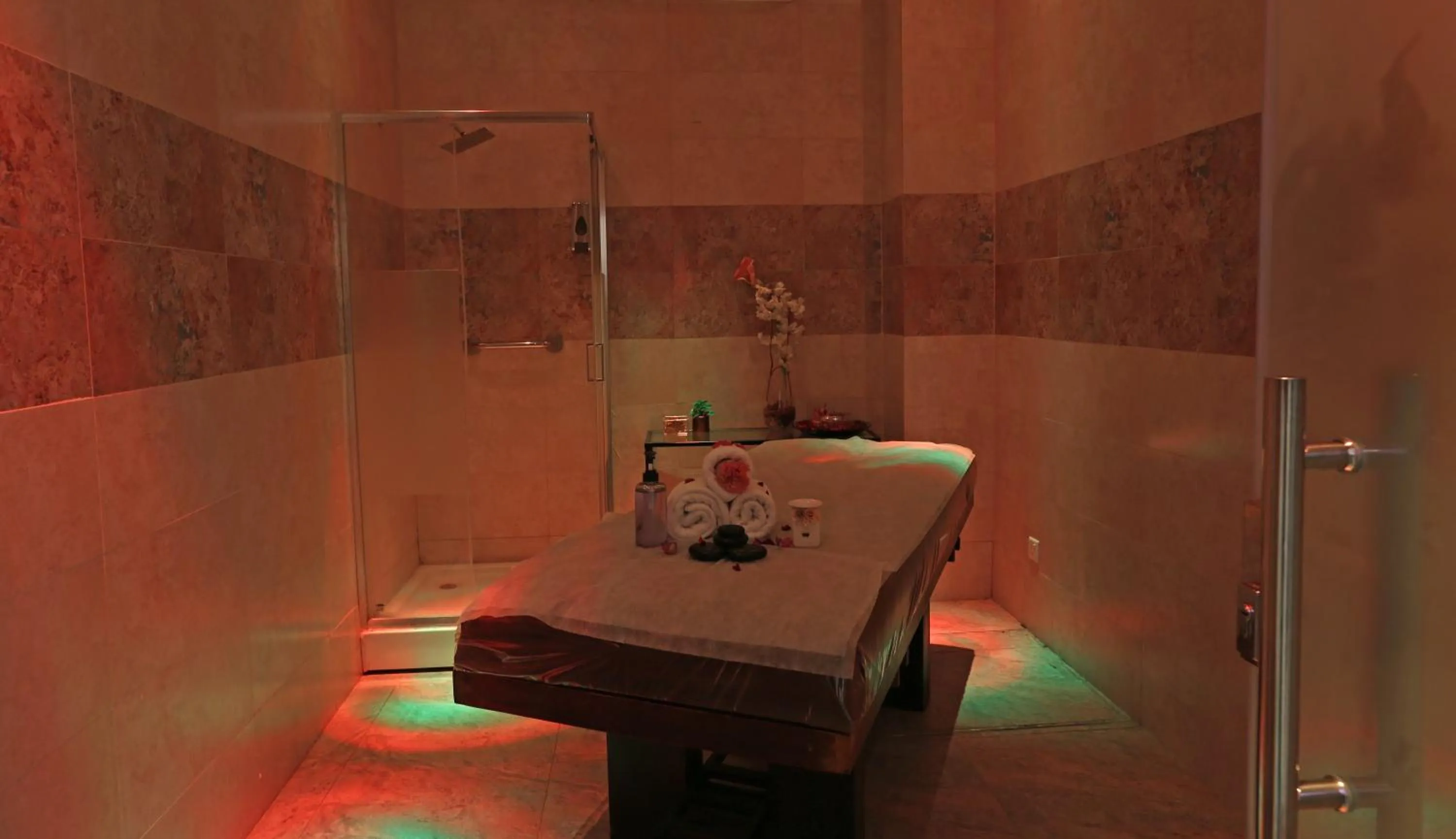 Qaser Al Hamra by Warwick