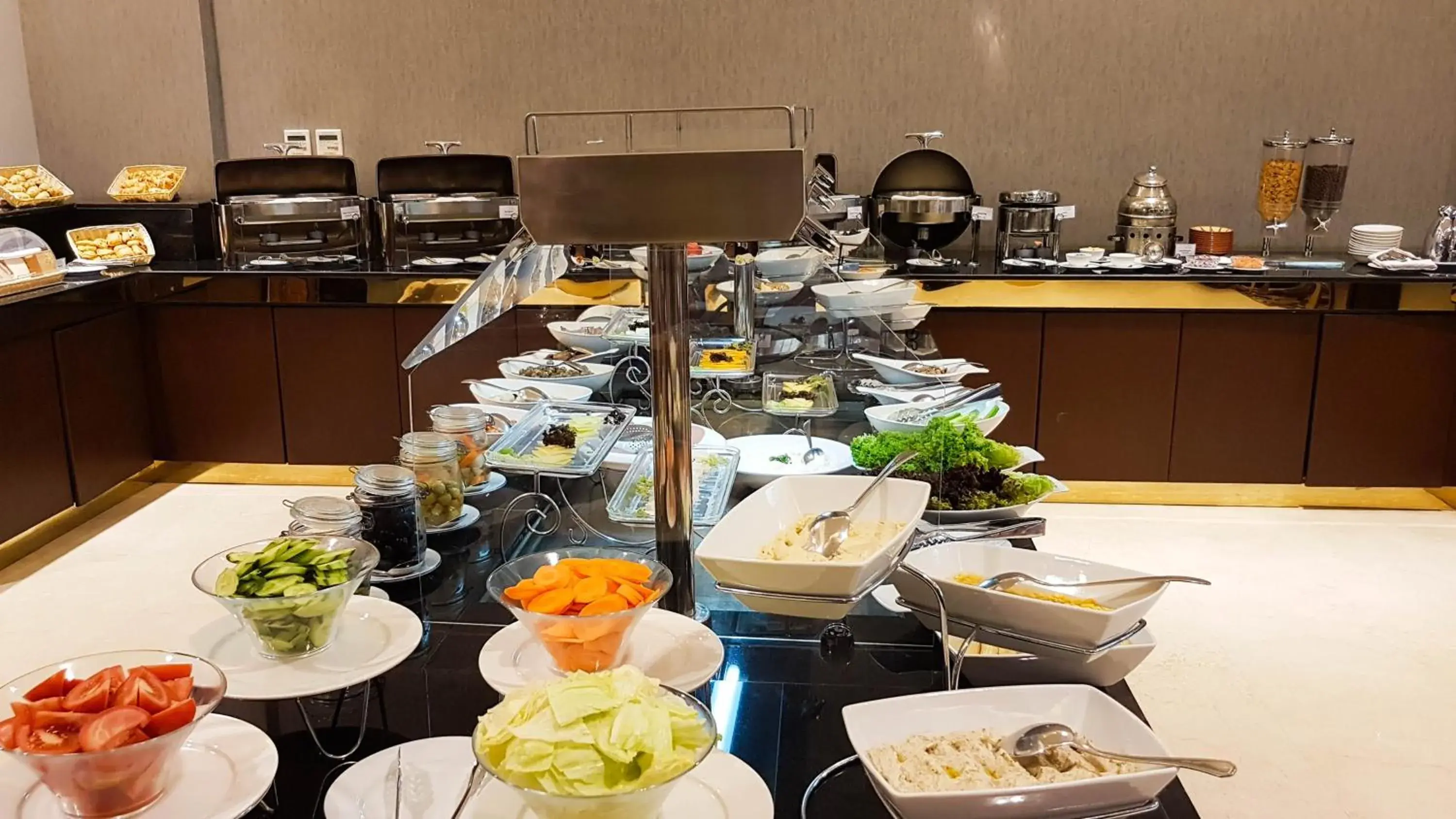 Breakfast in Qaser Al Hamra by Warwick Breakfast in Qaser Al Hamra by Warwick