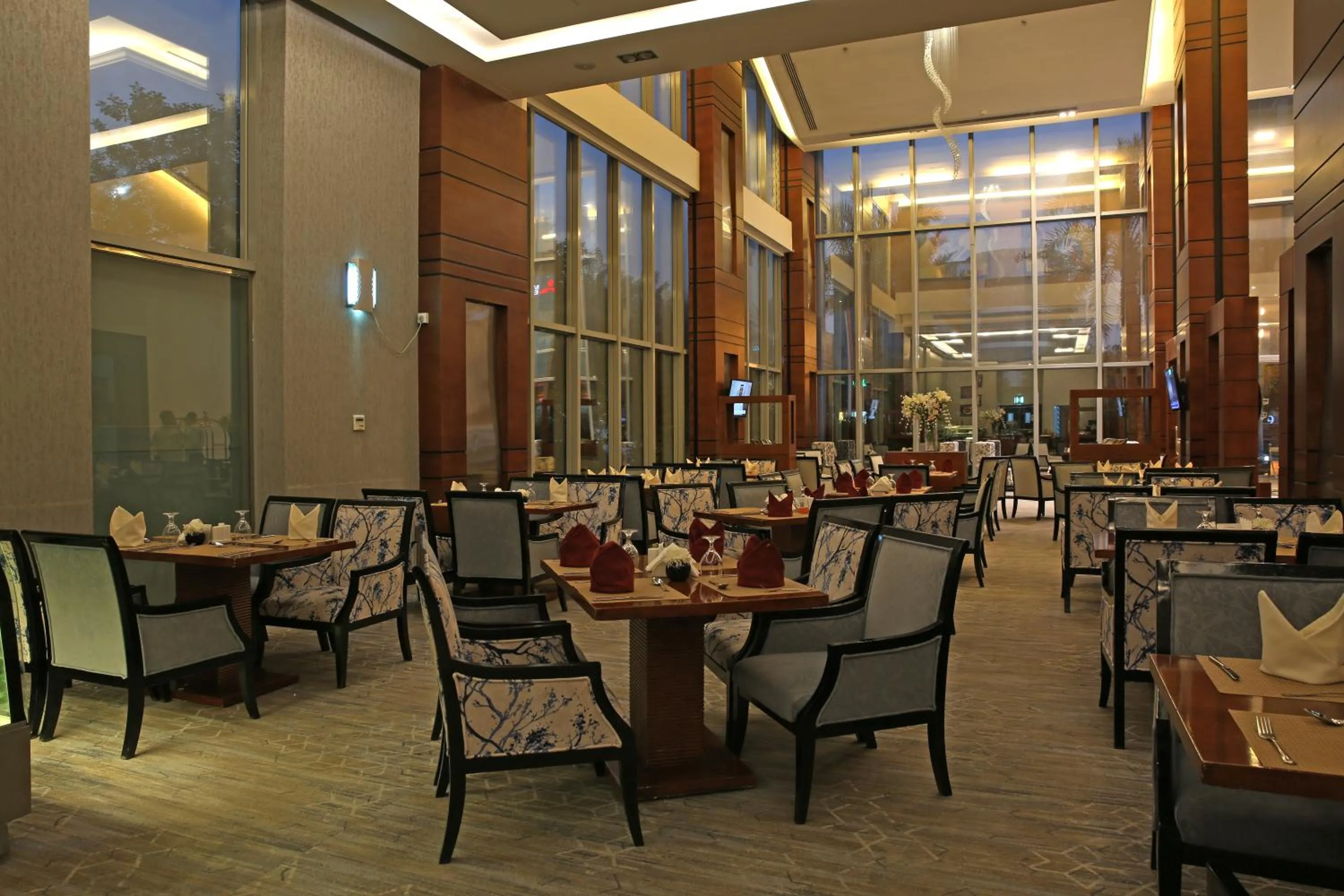 Qaser Al Hamra by Warwick