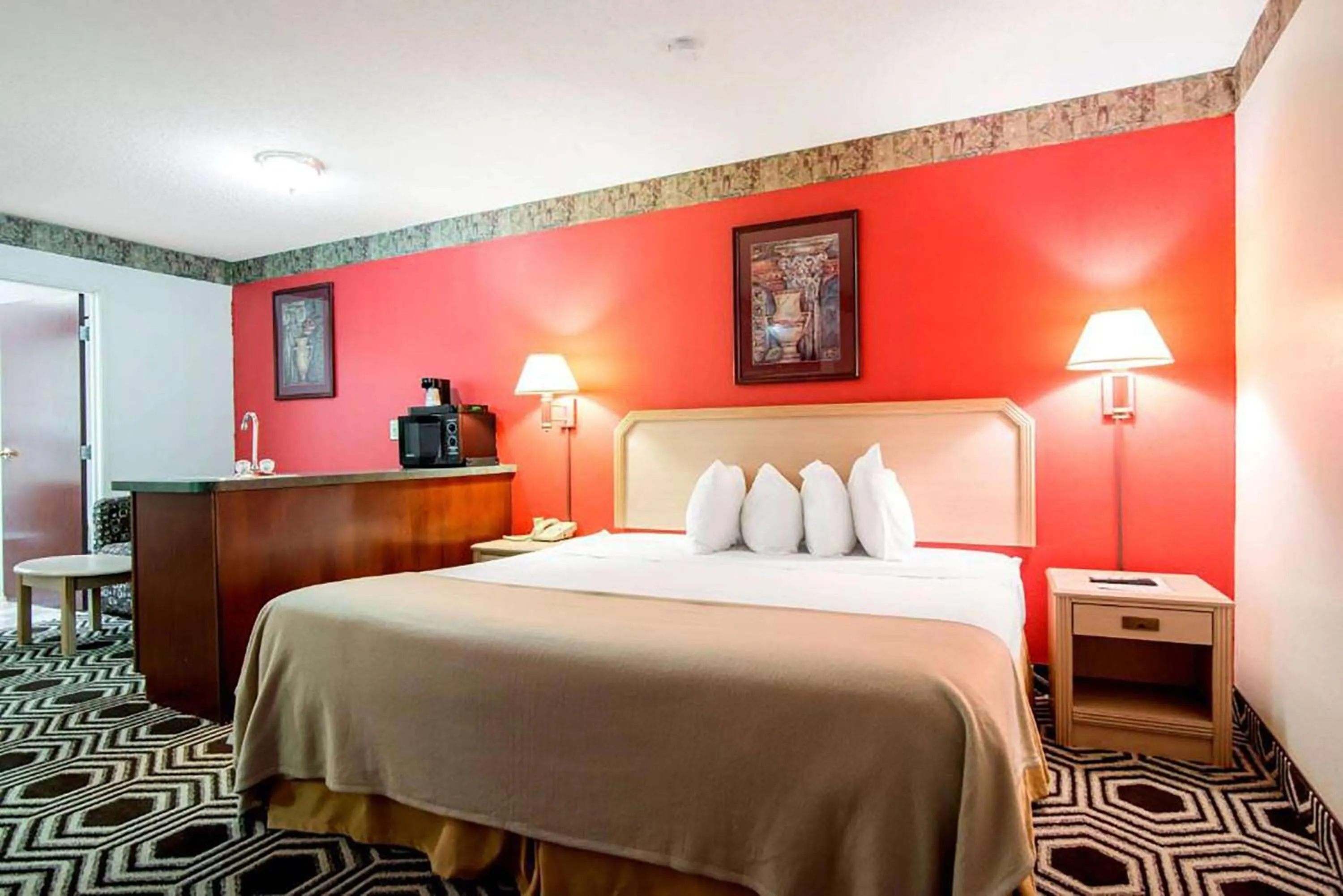 Photo of the whole room, Bed in Days Inn by Wyndham Kentland