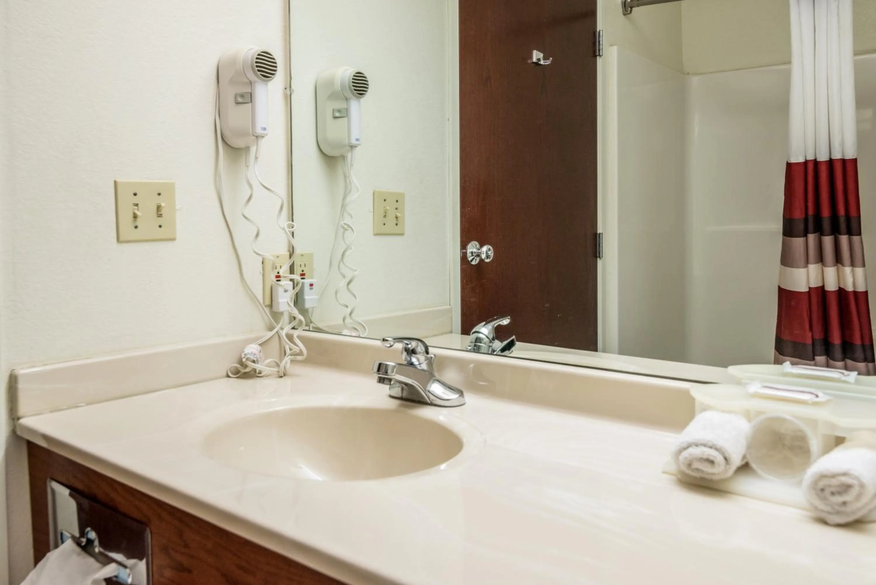 Bathroom in Days Inn by Wyndham Kentland