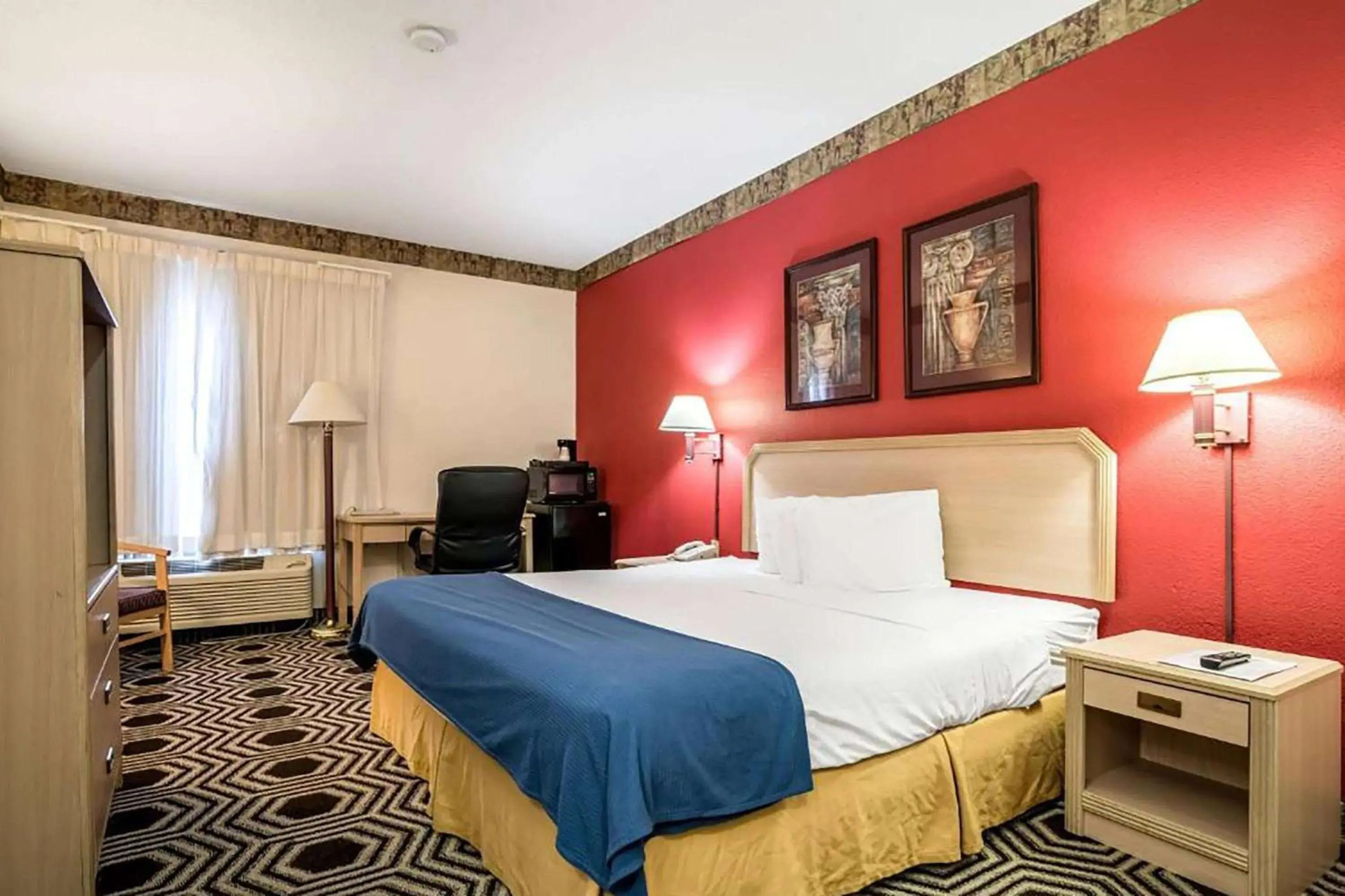 Photo of the whole room, Bed in Days Inn by Wyndham Kentland Photo of the whole room, Bed in Days Inn by Wyndham Kentland