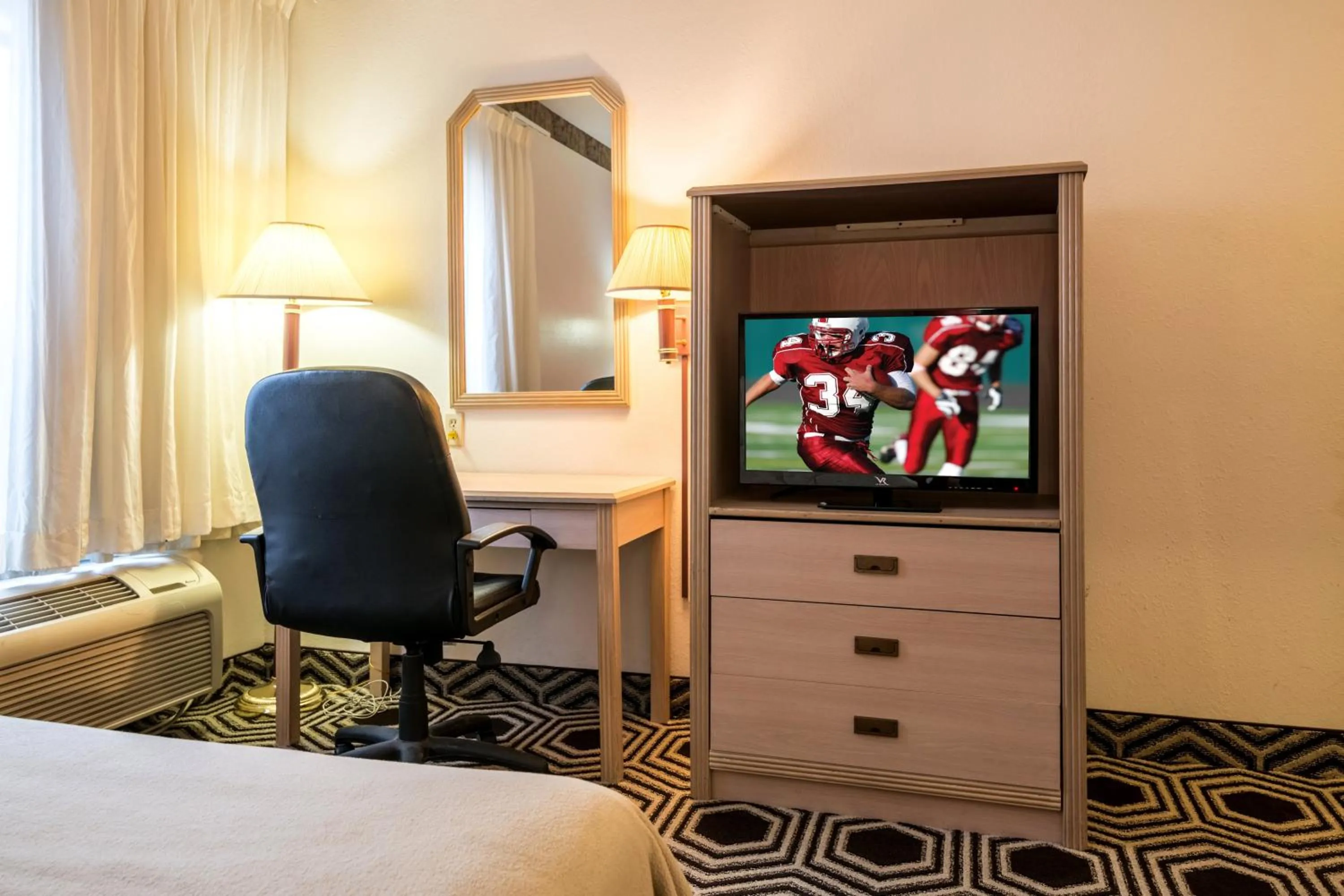 Photo of the whole room, Bed in Days Inn by Wyndham Kentland