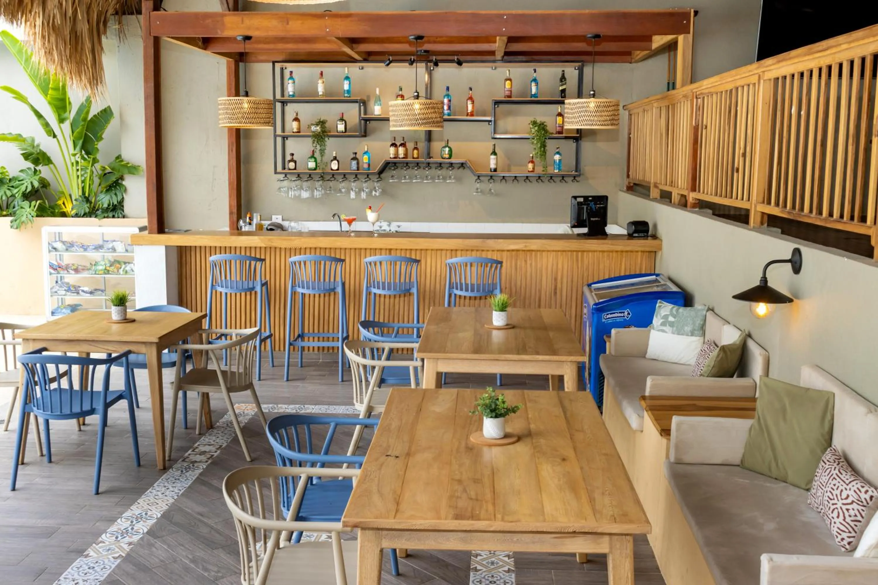 minibar in Hotel Sansiraka Suites By GEH Suites