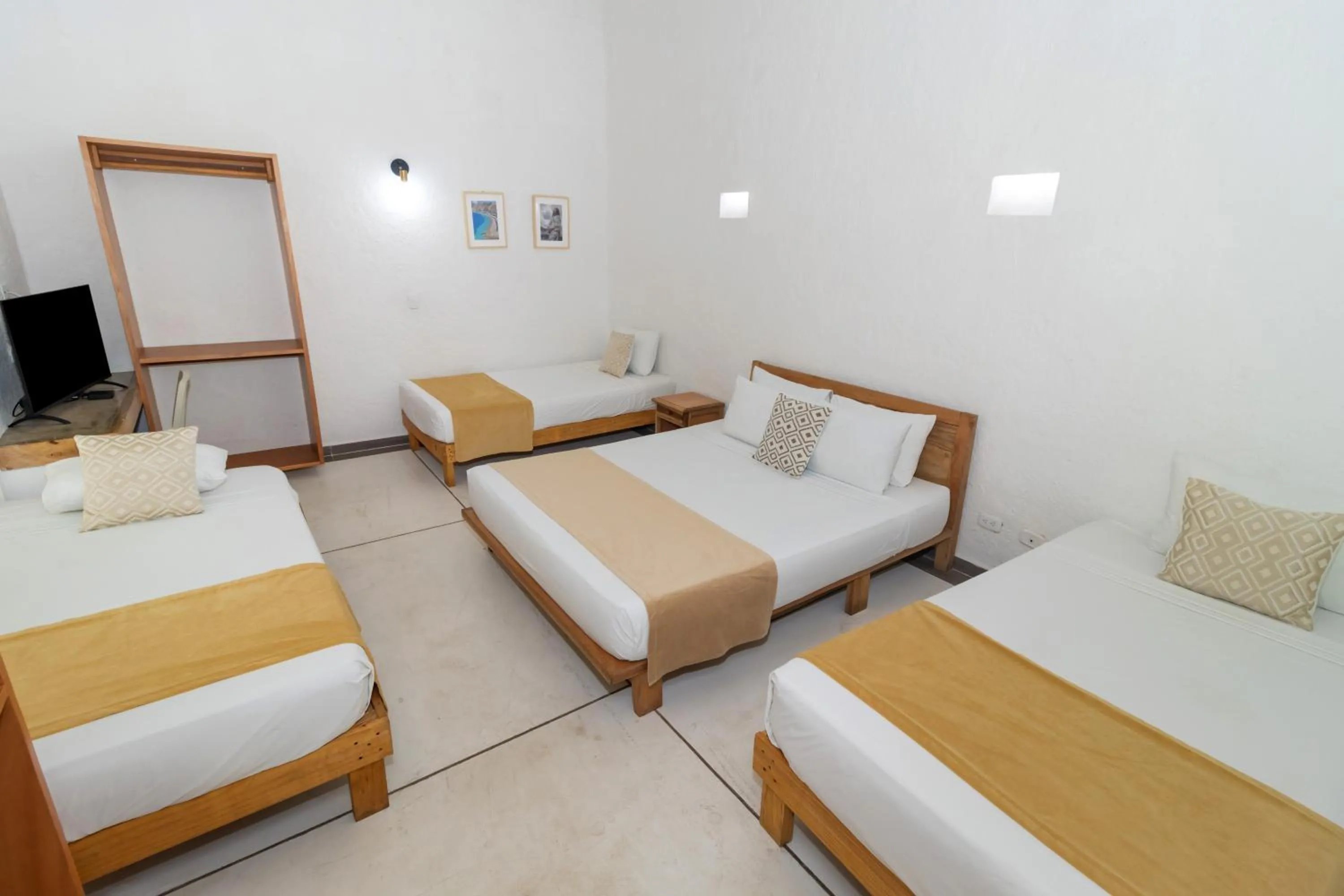 Bed in Hotel Sansiraka Suites By GEH Suites