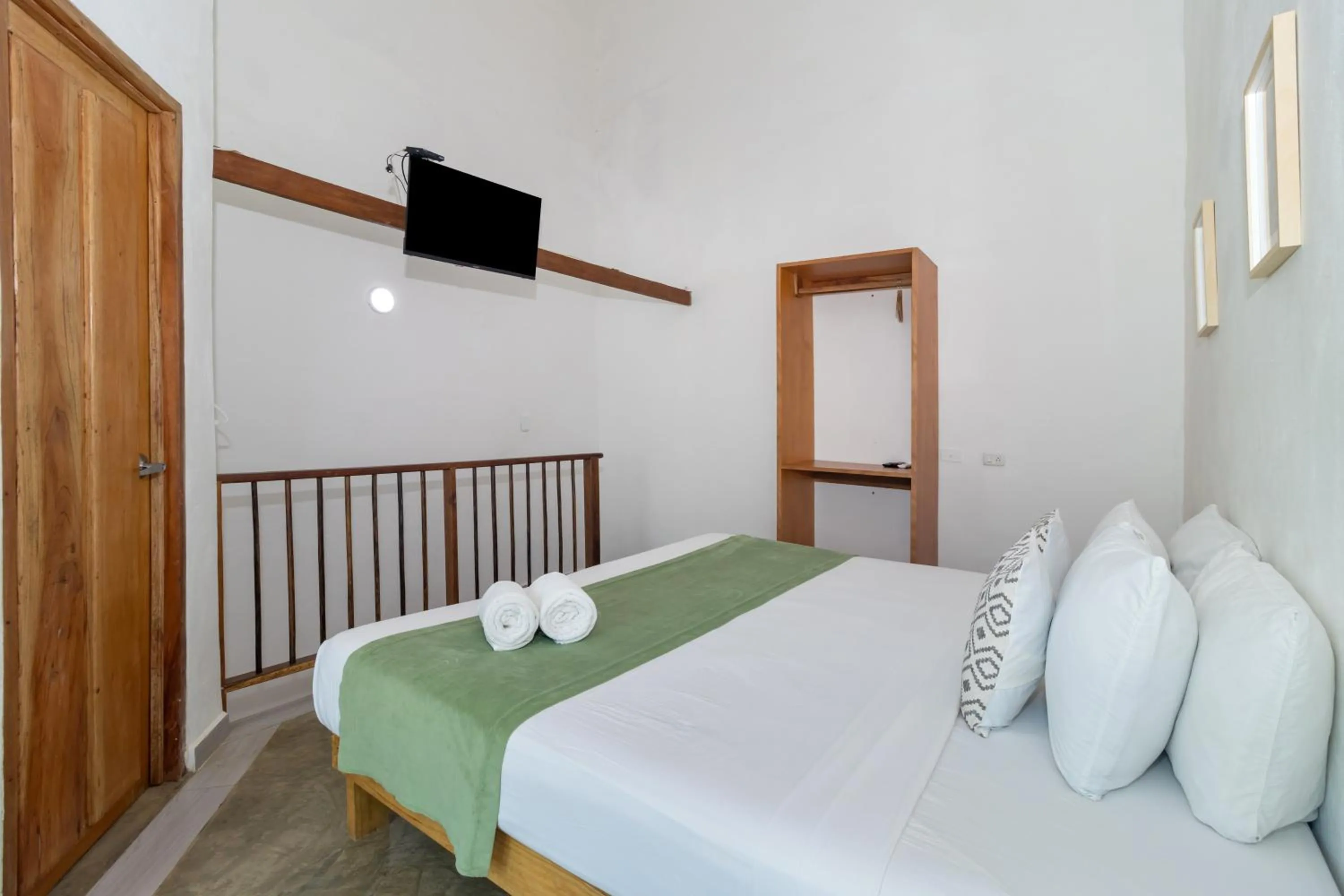 Bed in Hotel Sansiraka Suites By GEH Suites