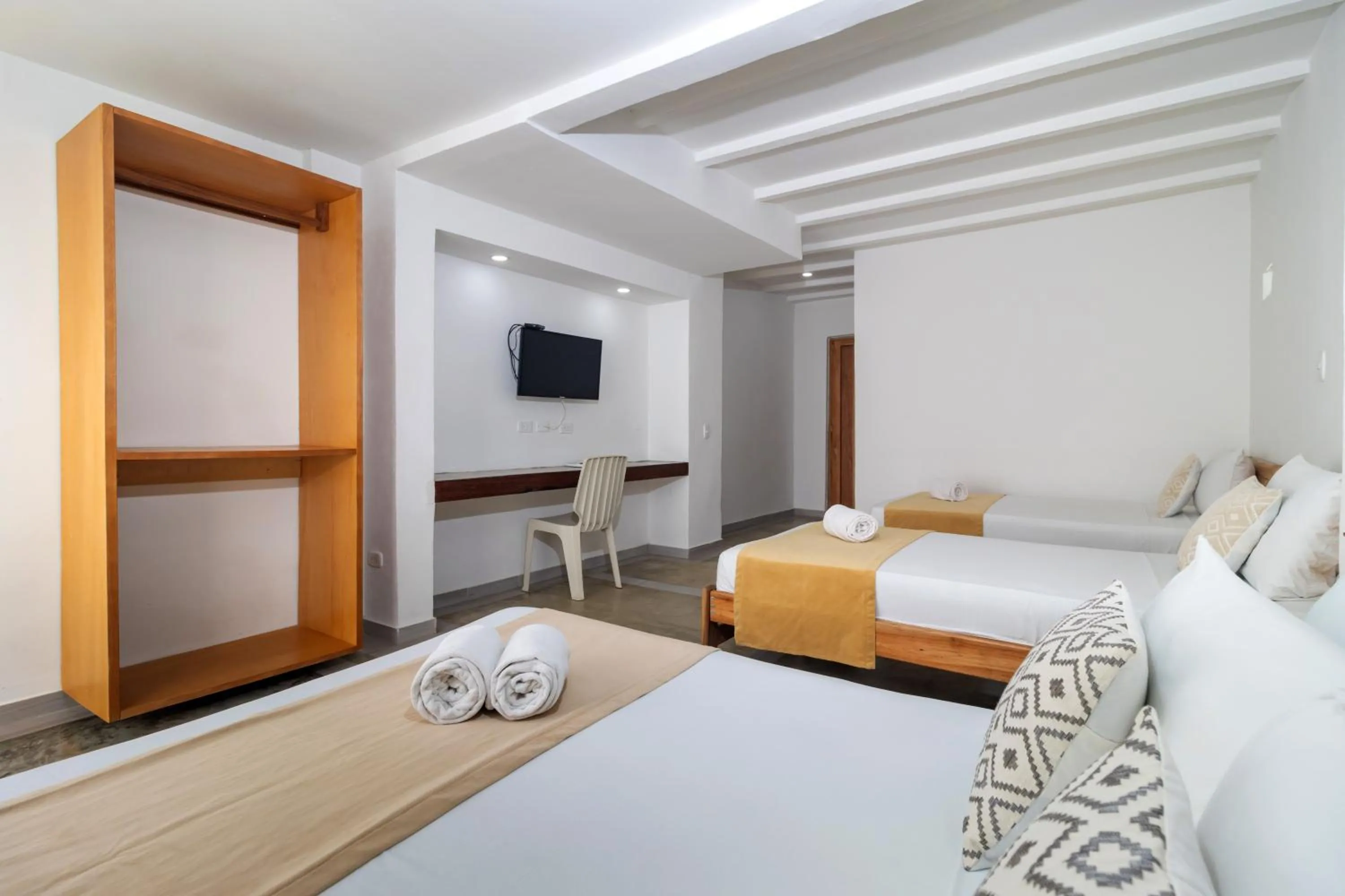 Bed in Hotel Sansiraka Suites By GEH Suites