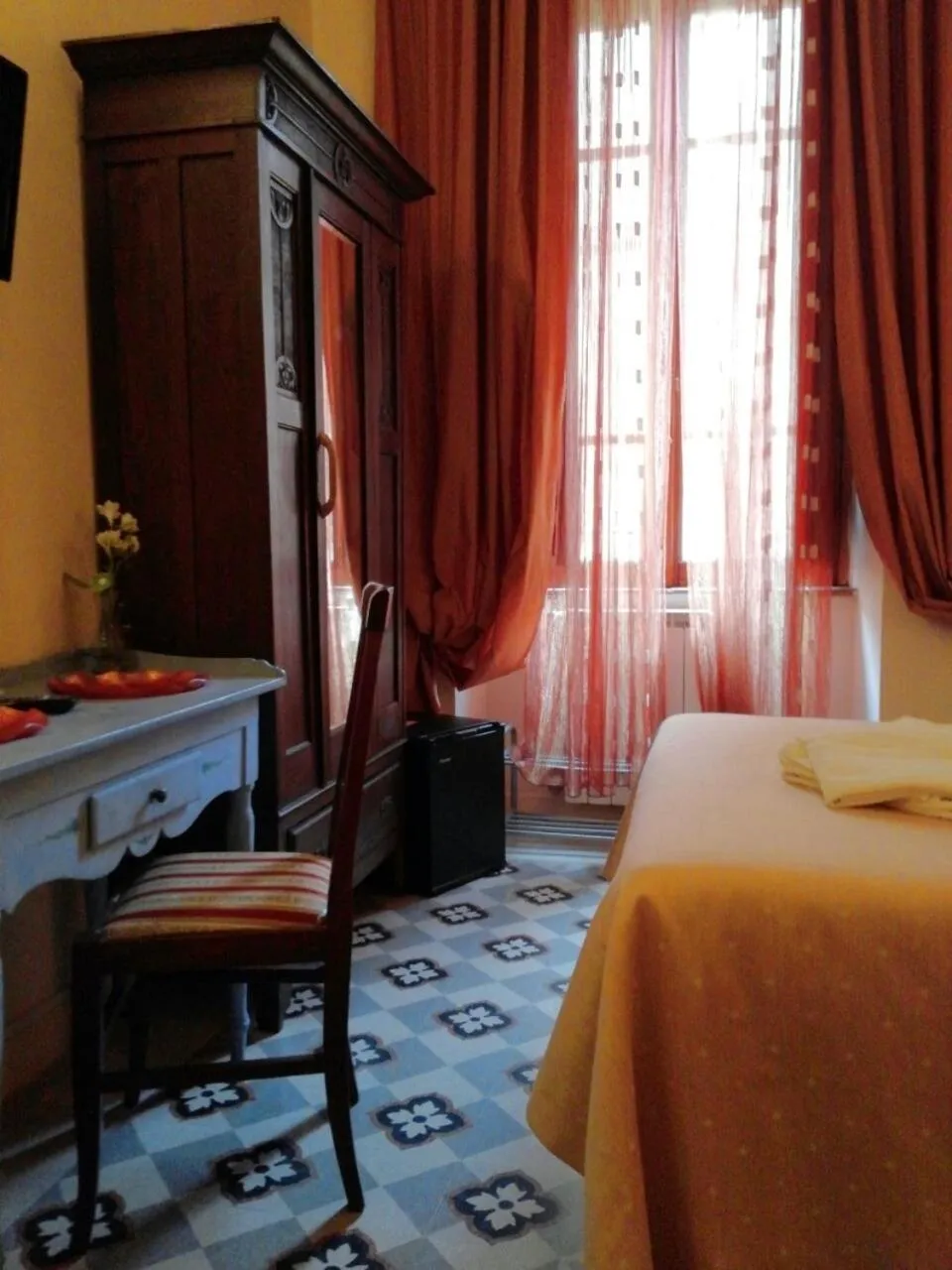 Day, Bed in Maison de Marta