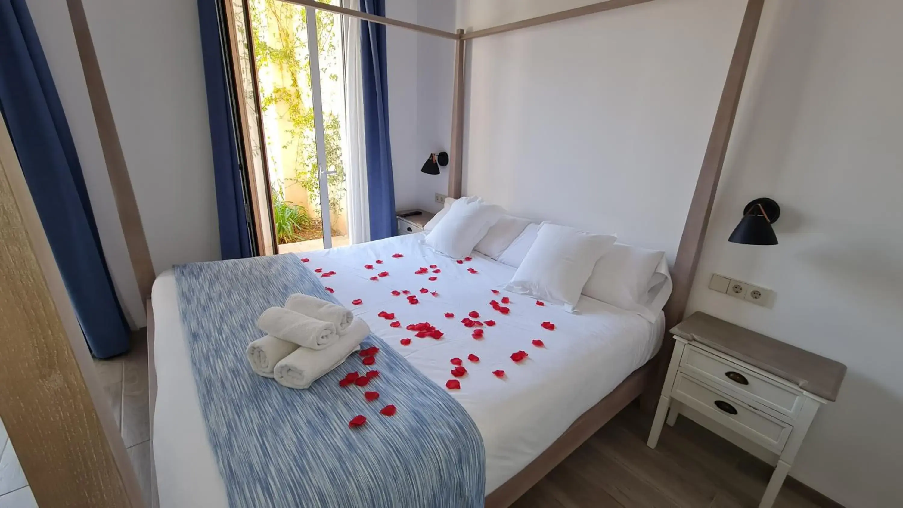 Property building, Bed in Boutique Hotel Petit Sant Miquel Property building, Bed in Boutique Hotel Petit Sant Miquel