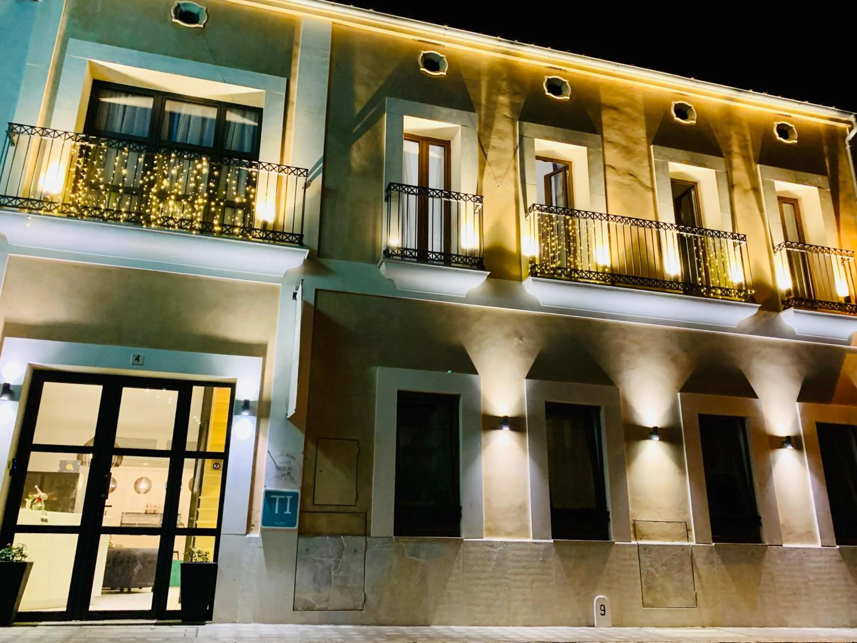Night in Boutique Hotel Petit Sant Miquel