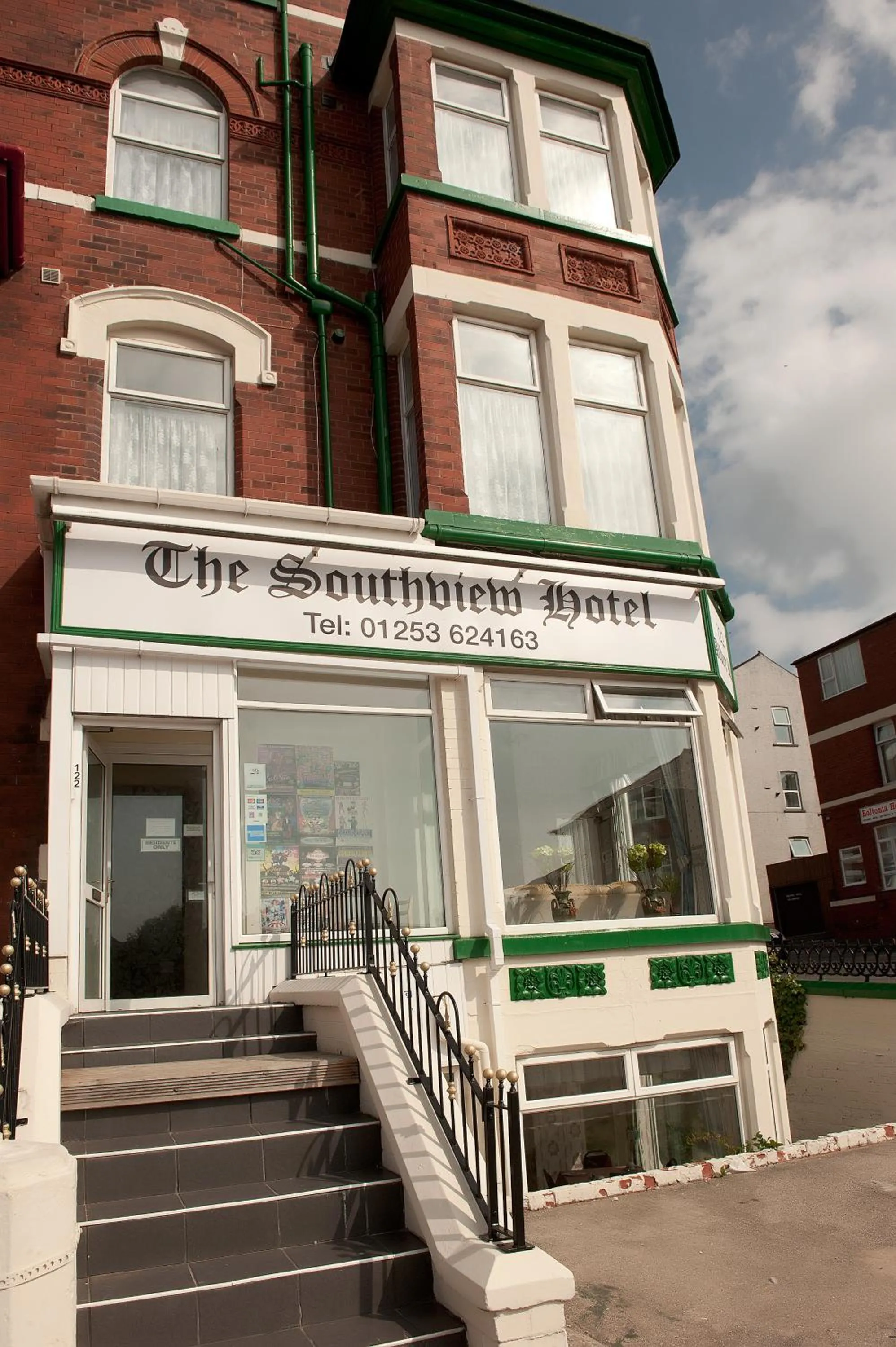 Facade/entrance in Southview Hotel