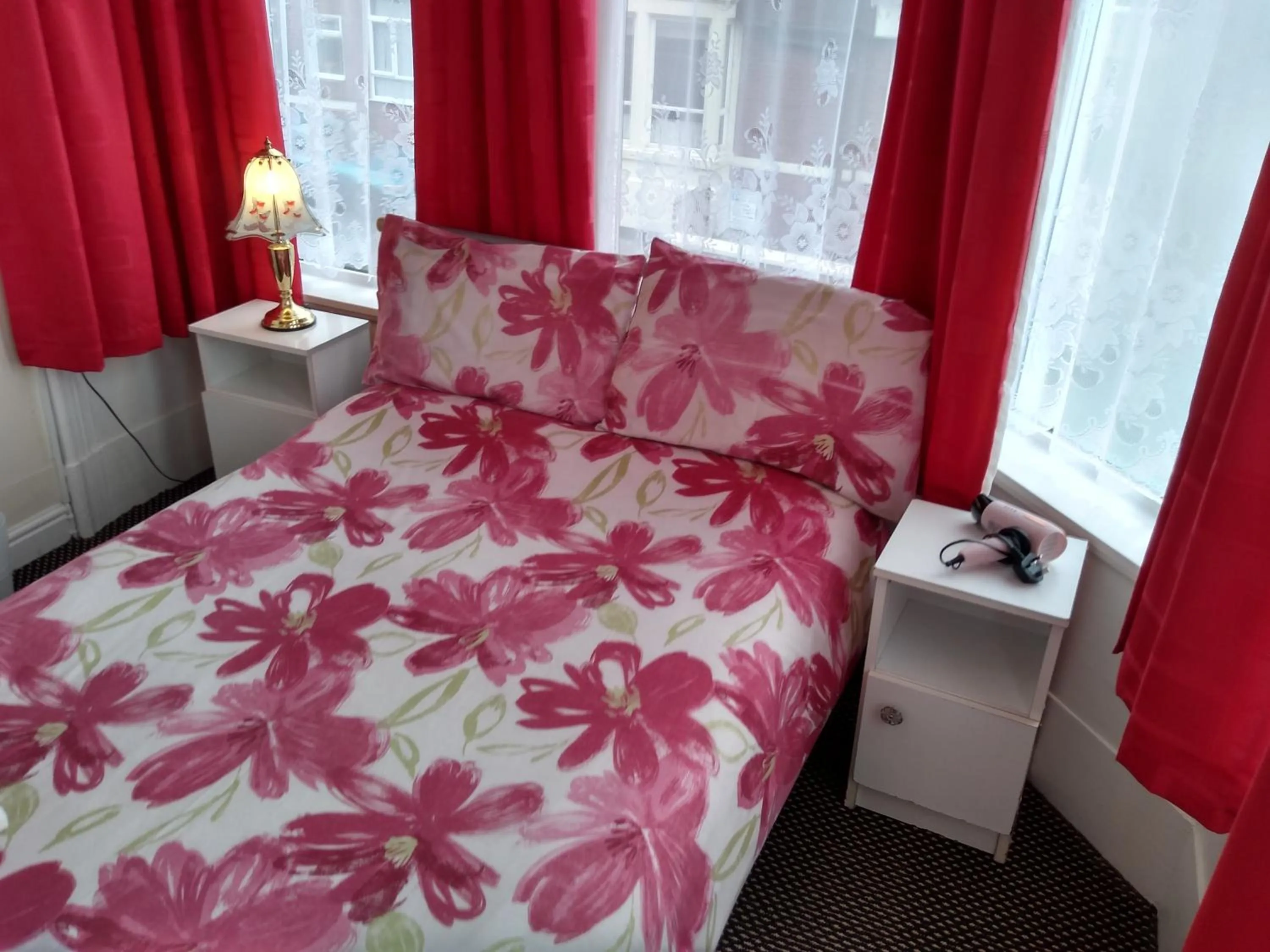 Bedroom, Bed in Southview Hotel