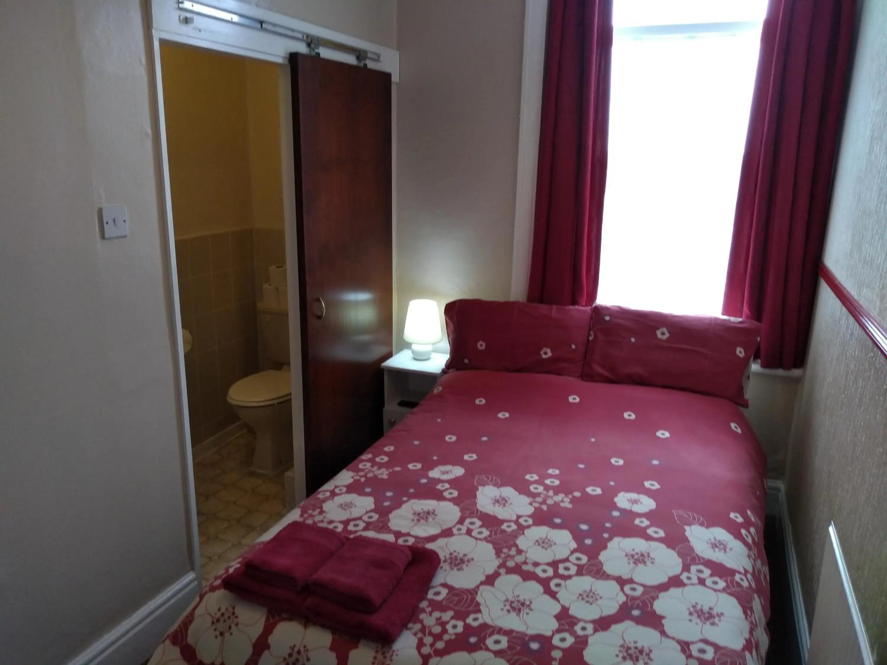 Bedroom, Bed in Southview Hotel