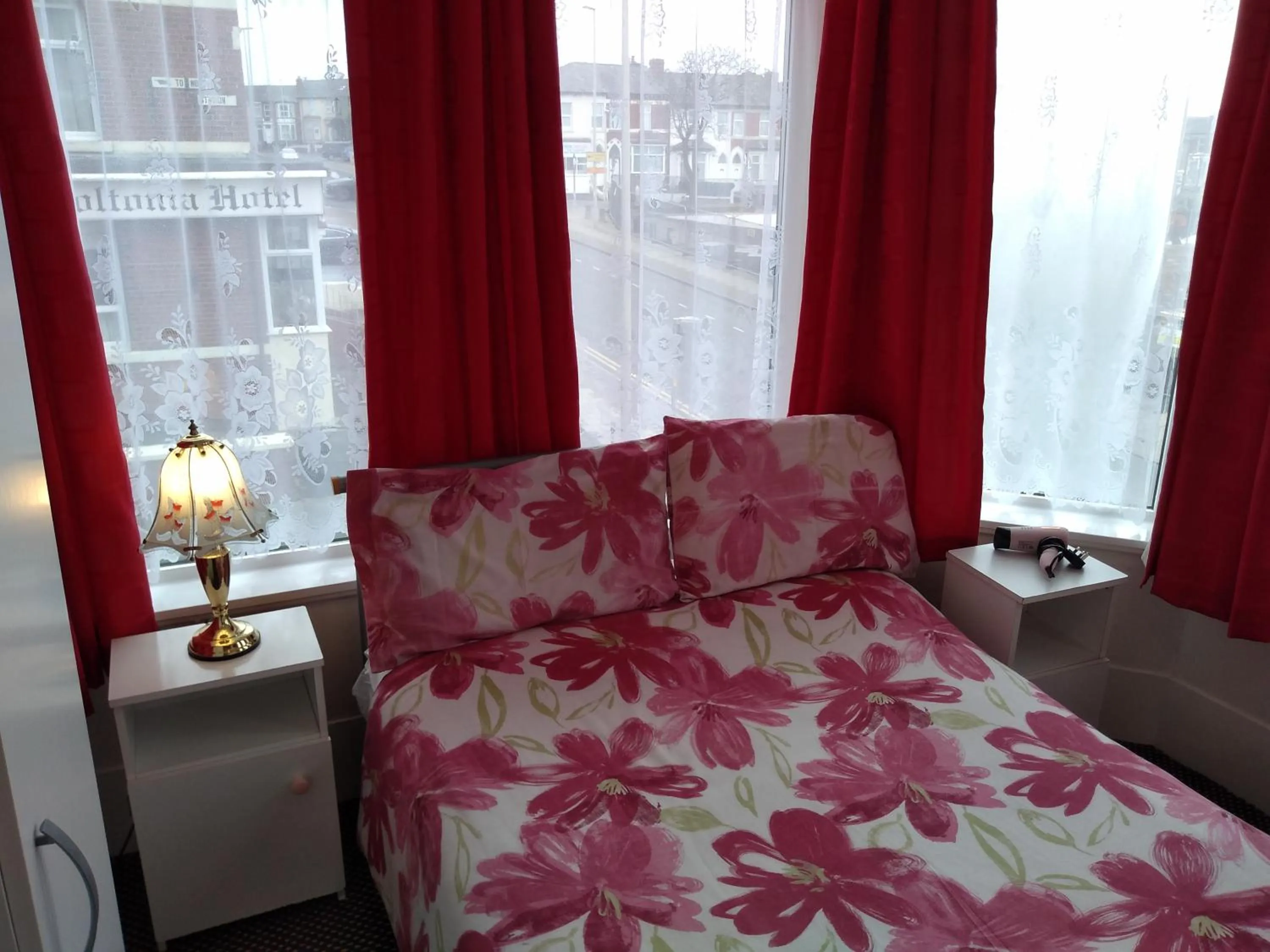 Bedroom, Bed in Southview Hotel