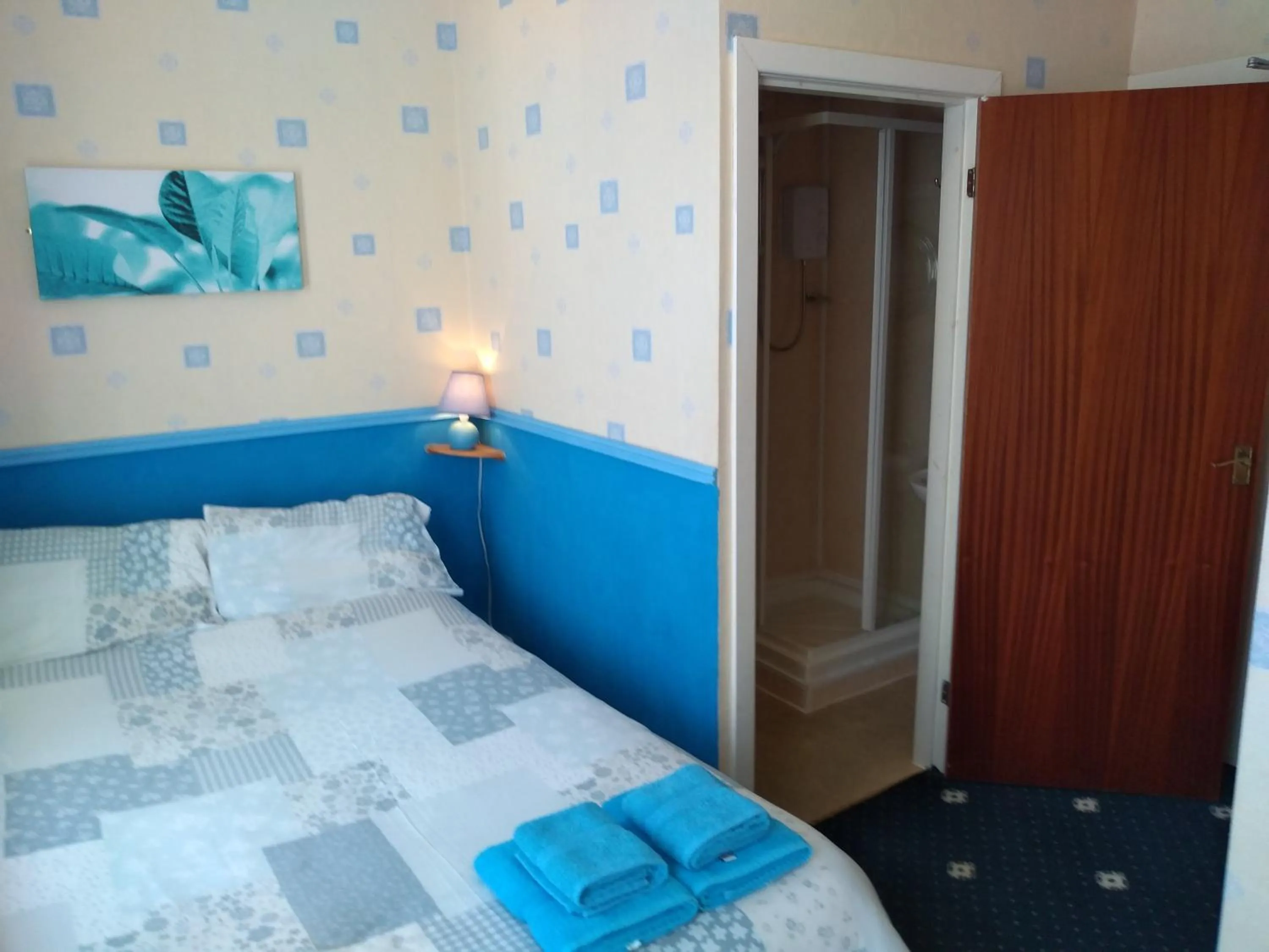 Bedroom, Bed in Southview Hotel