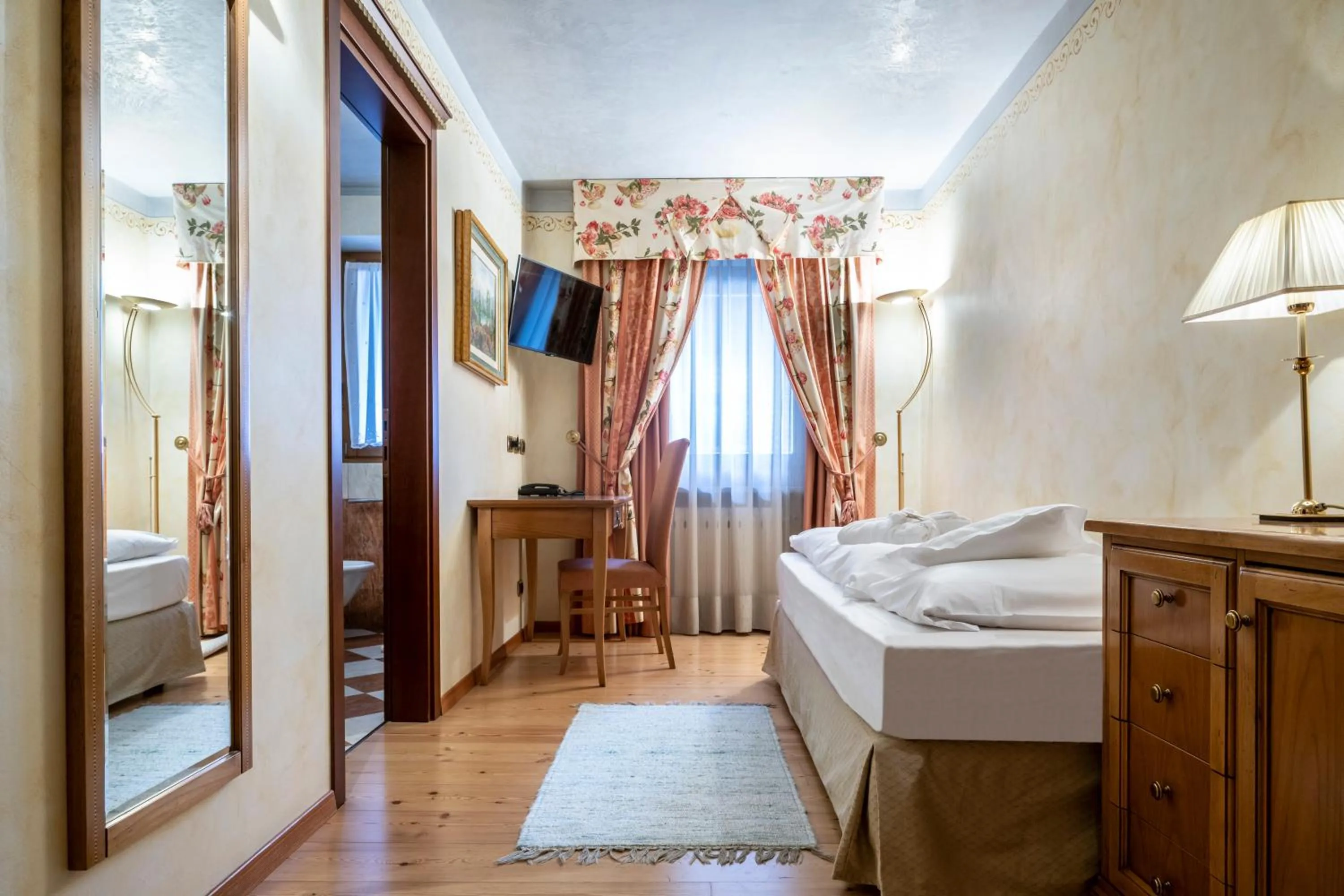 Bedroom, Bed in Ladinia Dolomites View - Adults Only