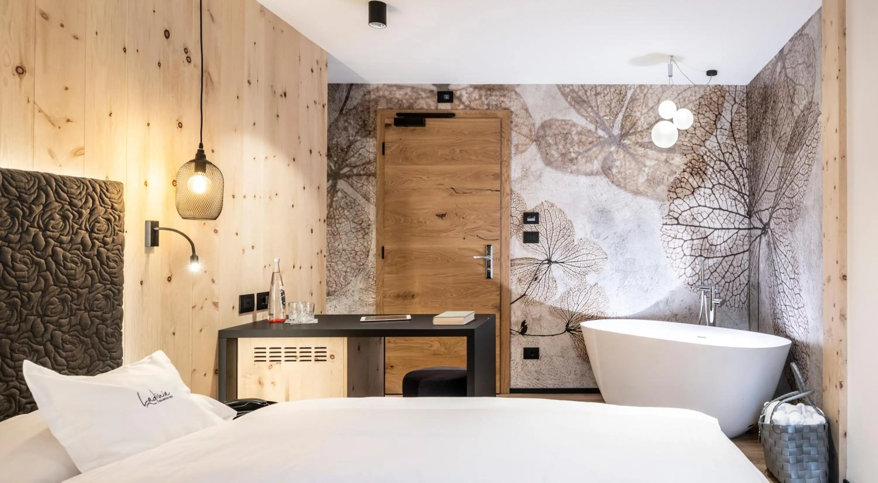 Bed in Ladinia Dolomites View - Adults Only