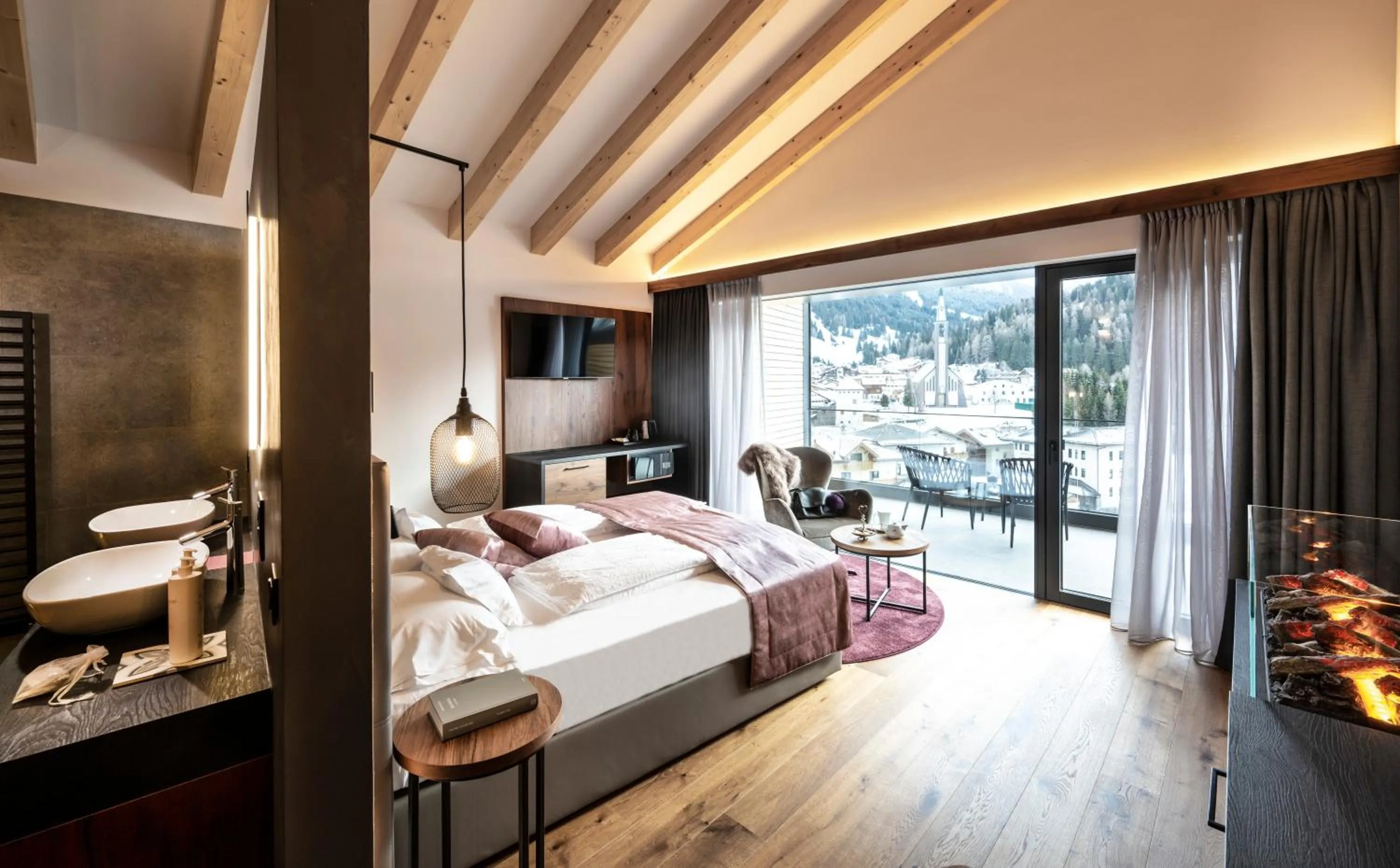 Photo of the whole room, Bed in Ladinia Dolomites View - Adults Only