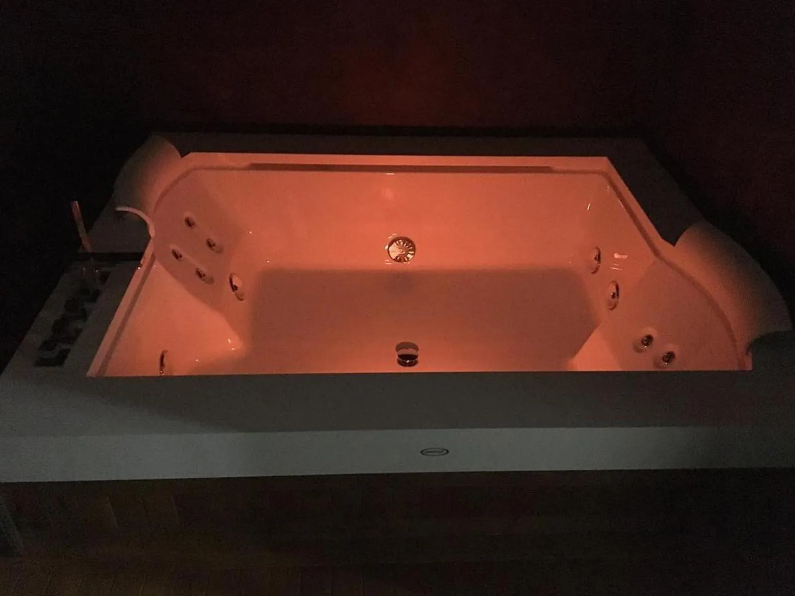 Hot Tub in B&B Fiumara