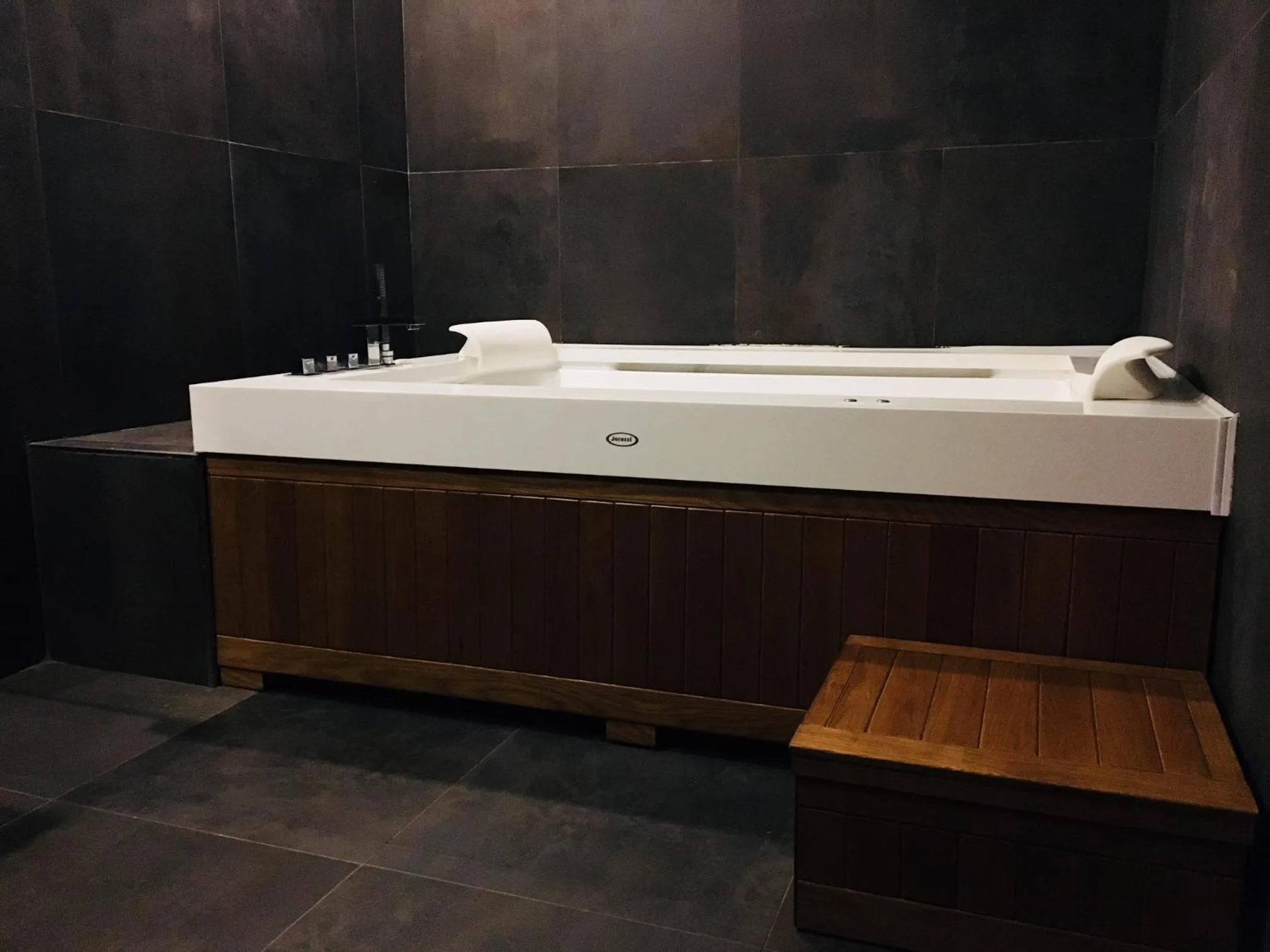 Hot Tub in B&B Fiumara