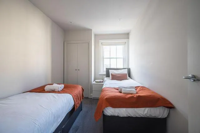 Bed in The Pride of Paddington