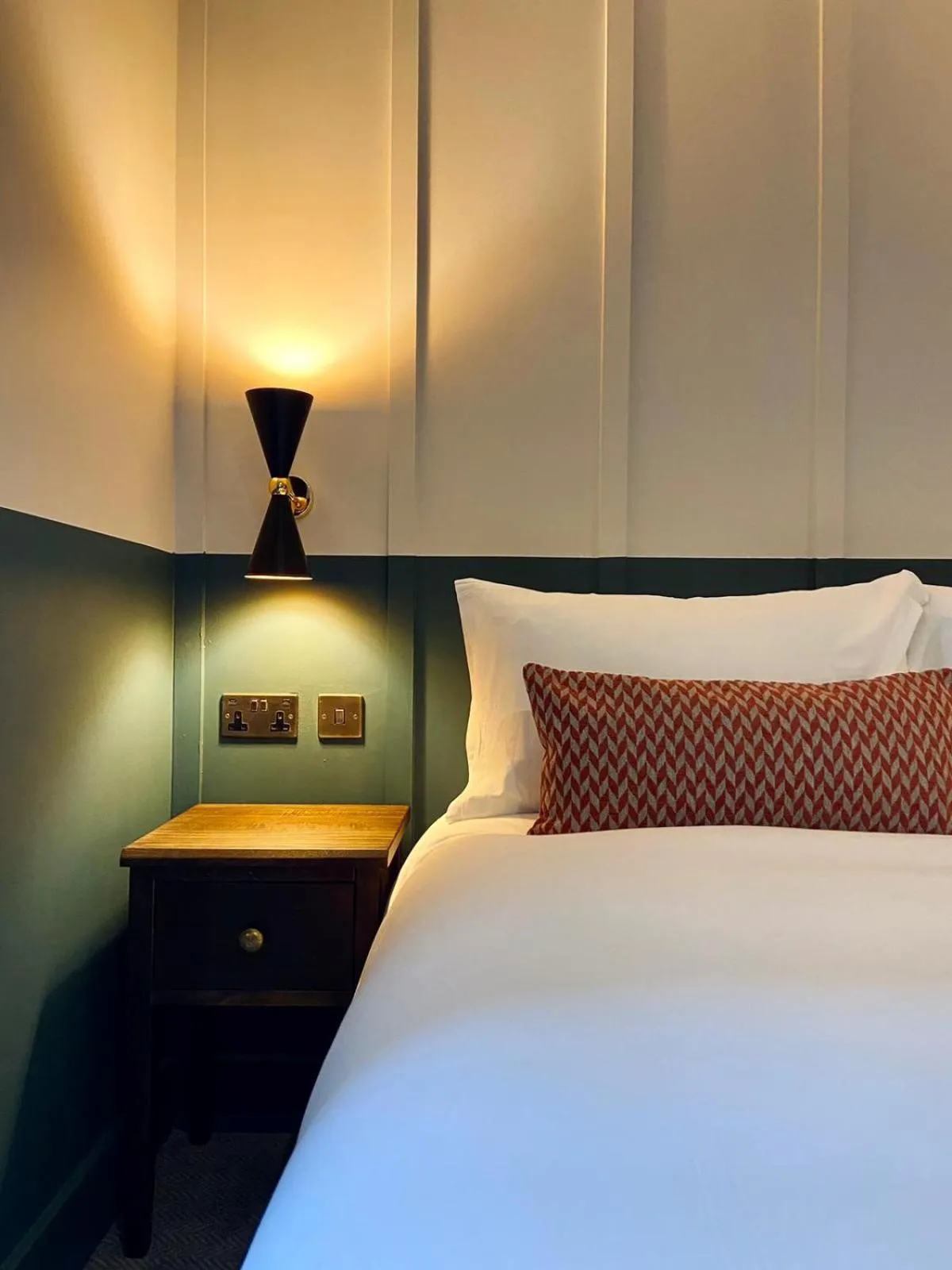 Bed in The Pride of Paddington