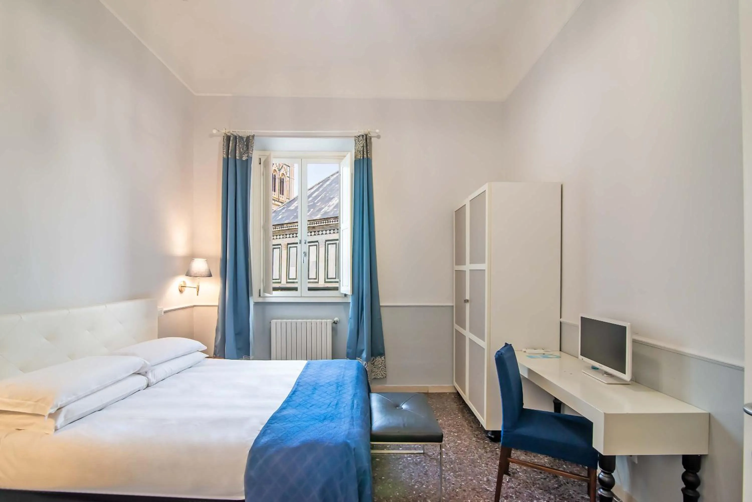 View (from property/room), Bed in Duomo View