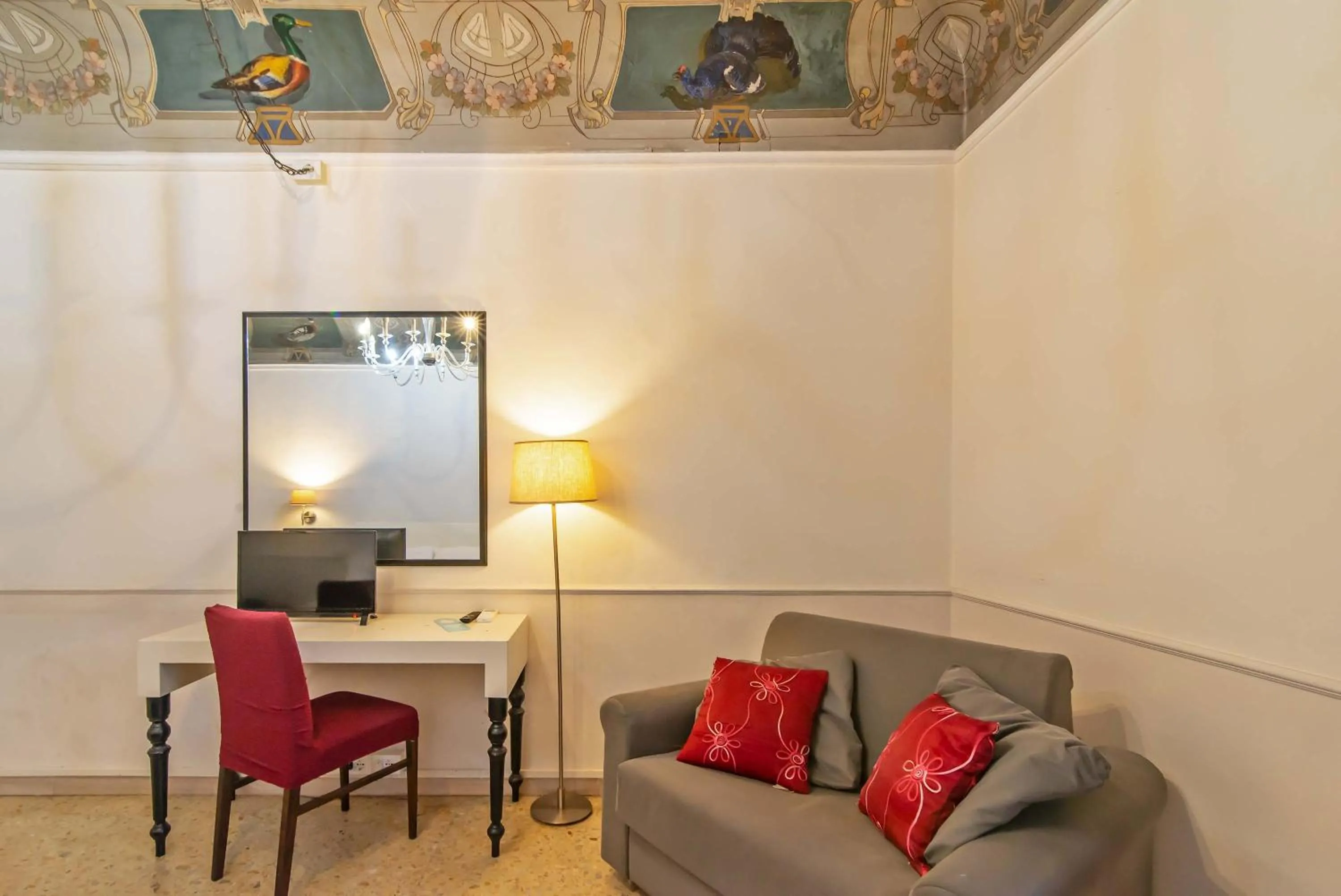 Photo of the whole room in Duomo View