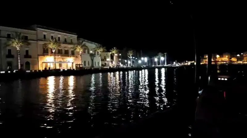 Property building in La nassa fitta camere