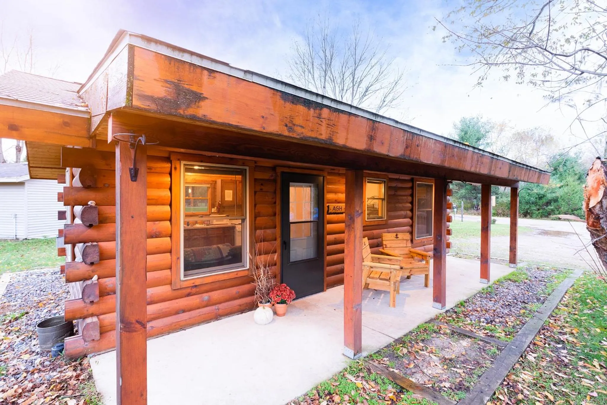 Facade/entrance in Spur of the Moment Ranch