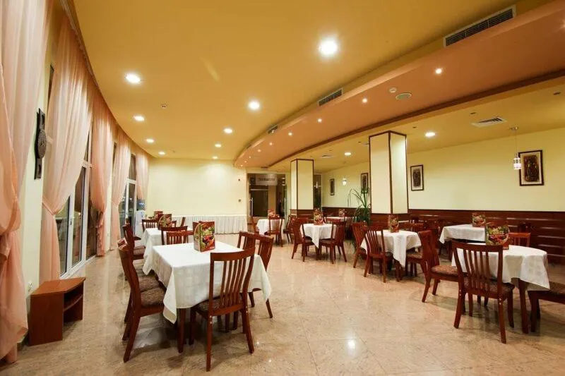Restaurant/places to eat in Hotel Veris