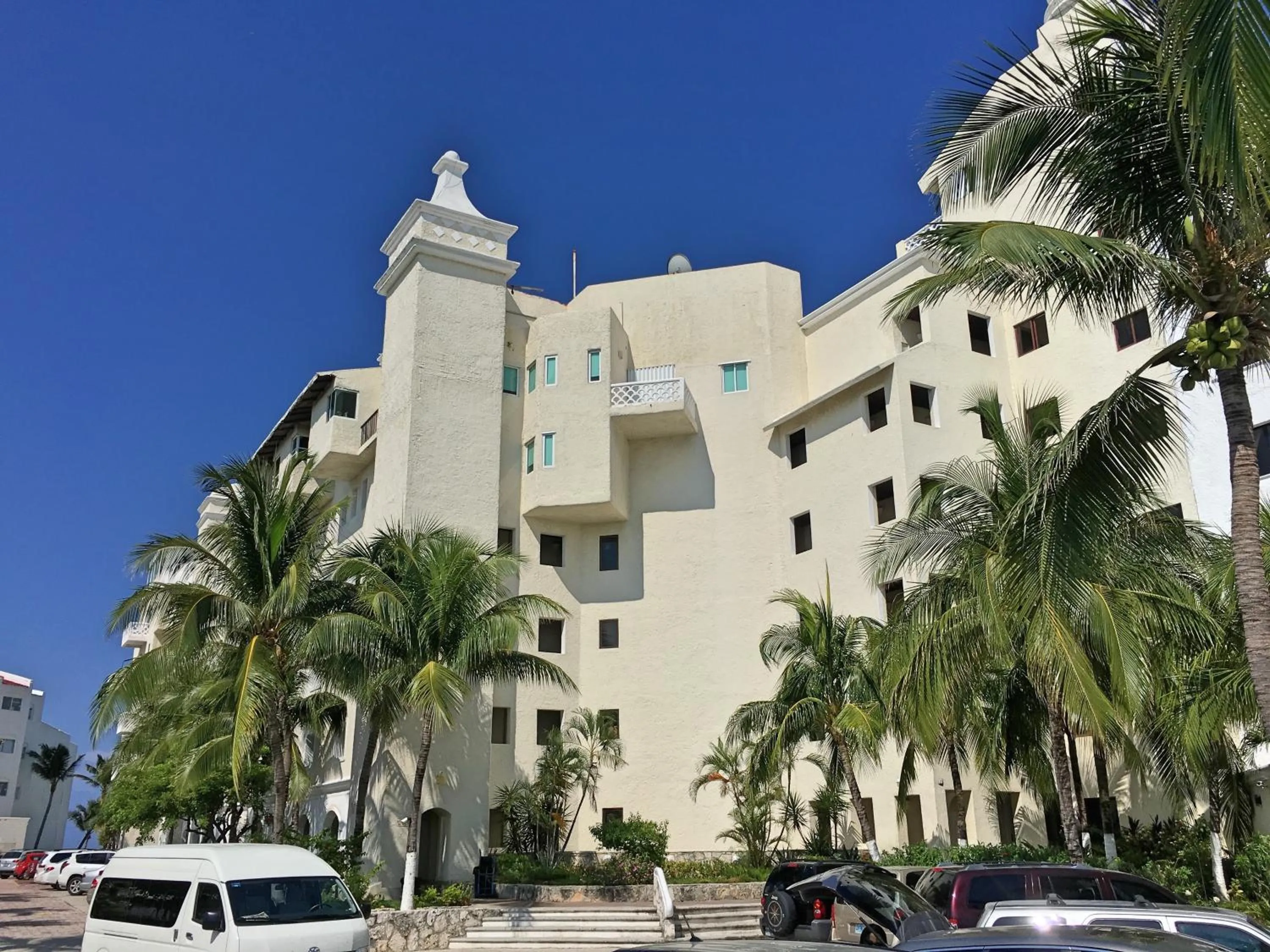 Property building in Cancun Plaza - Best Beach