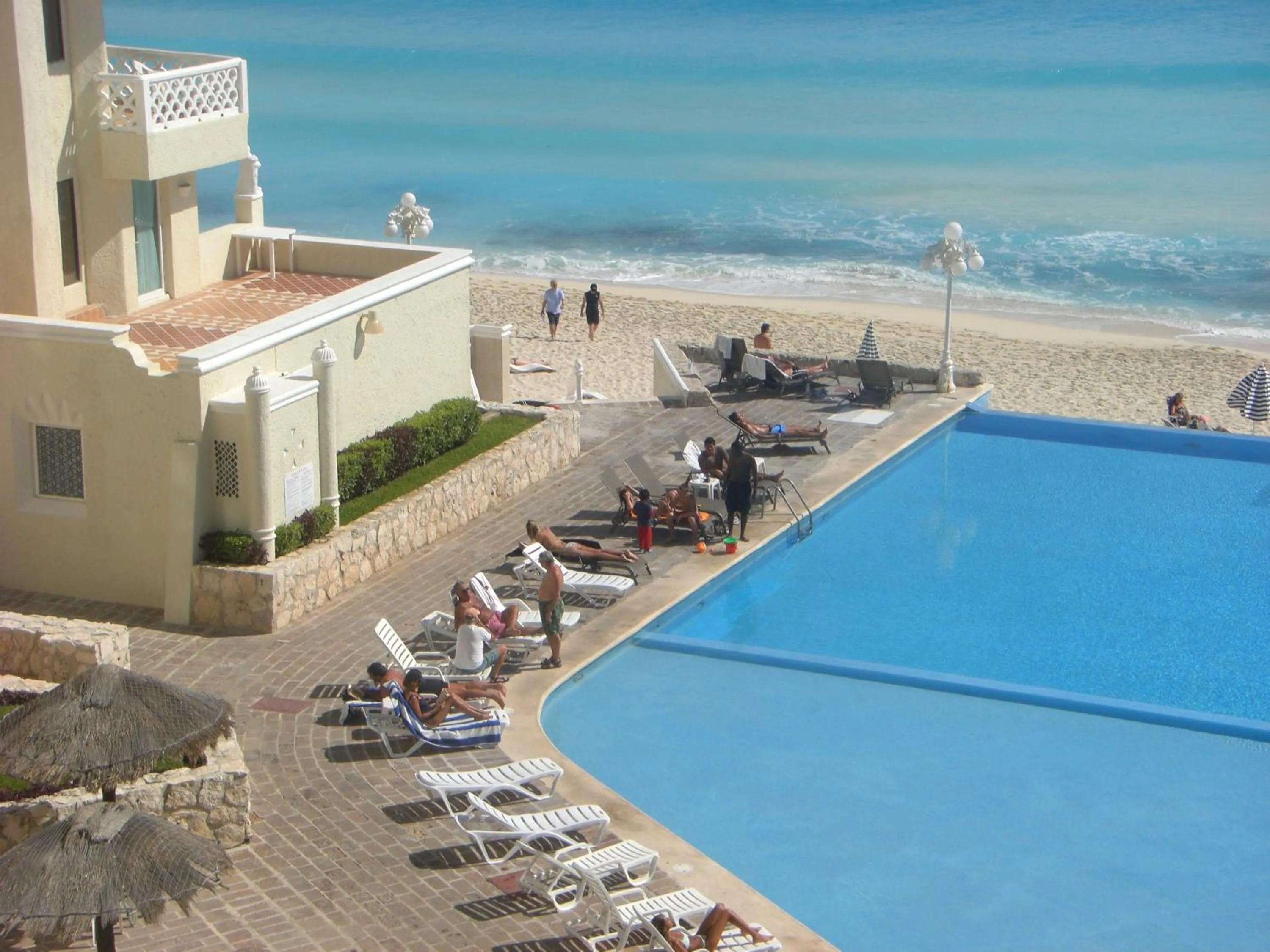 Pool view in Cancun Plaza - Best Beach