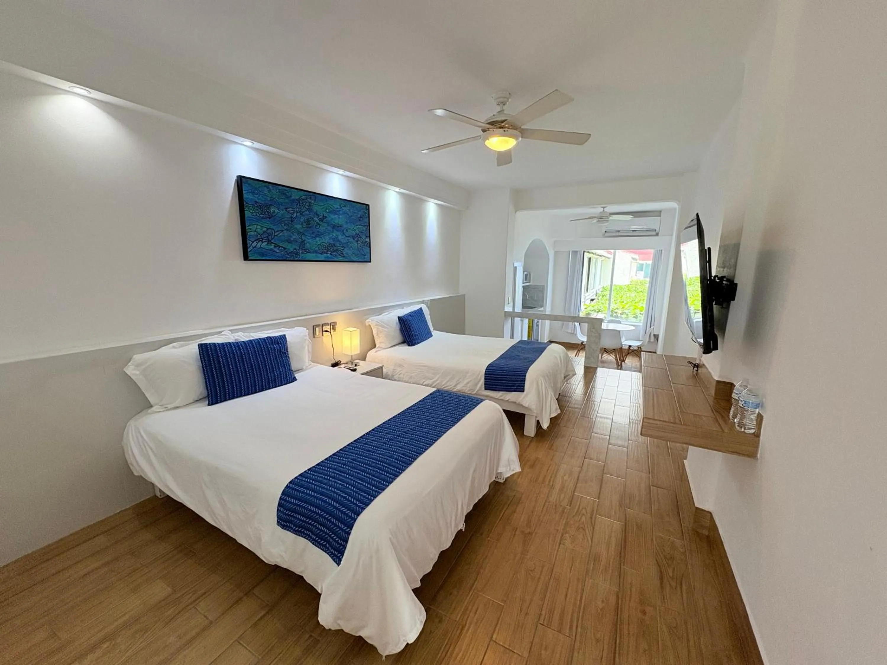 Bedroom, Bed in Cancun Plaza - Best Beach