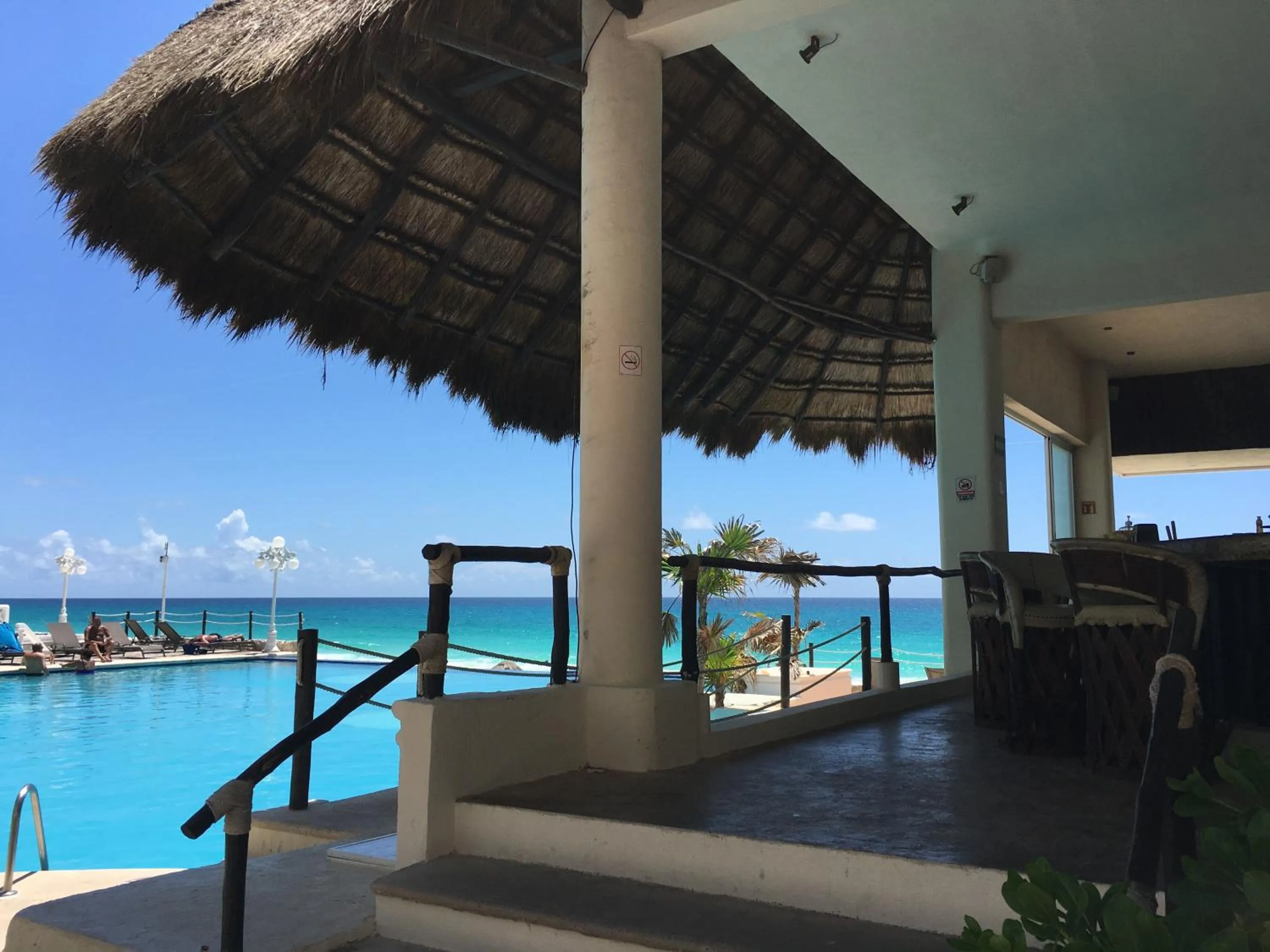 Lounge or bar in Cancun Plaza - Best Beach
