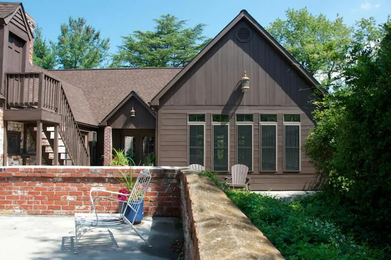 Property building in Longacre of Appomattox