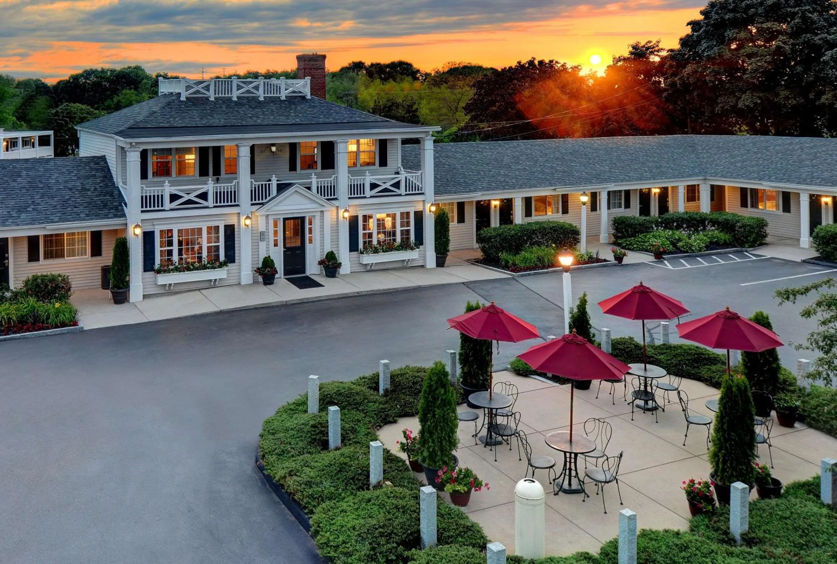 Property building in Port Inn and Suites Portsmouth, an Ascend Collection Hotel