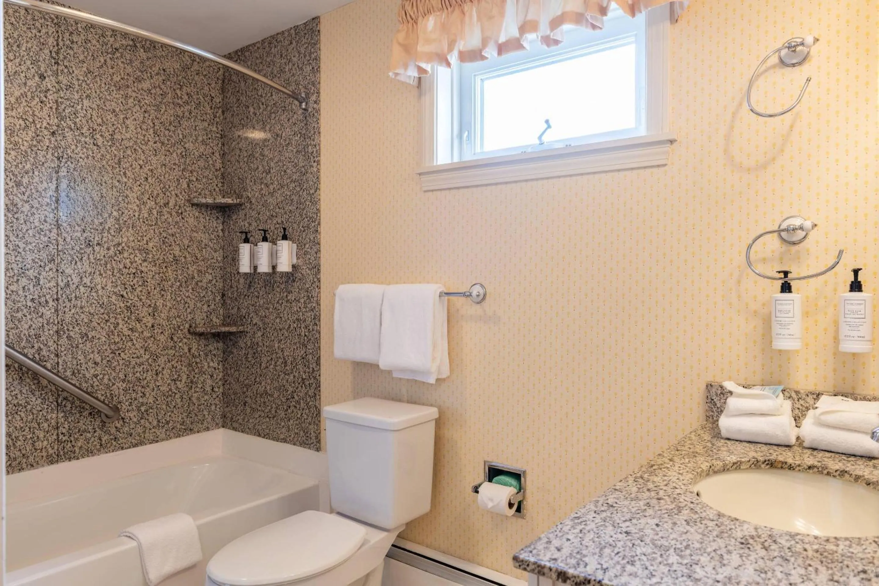 Bedroom in Port Inn and Suites Portsmouth, an Ascend Collection Hotel