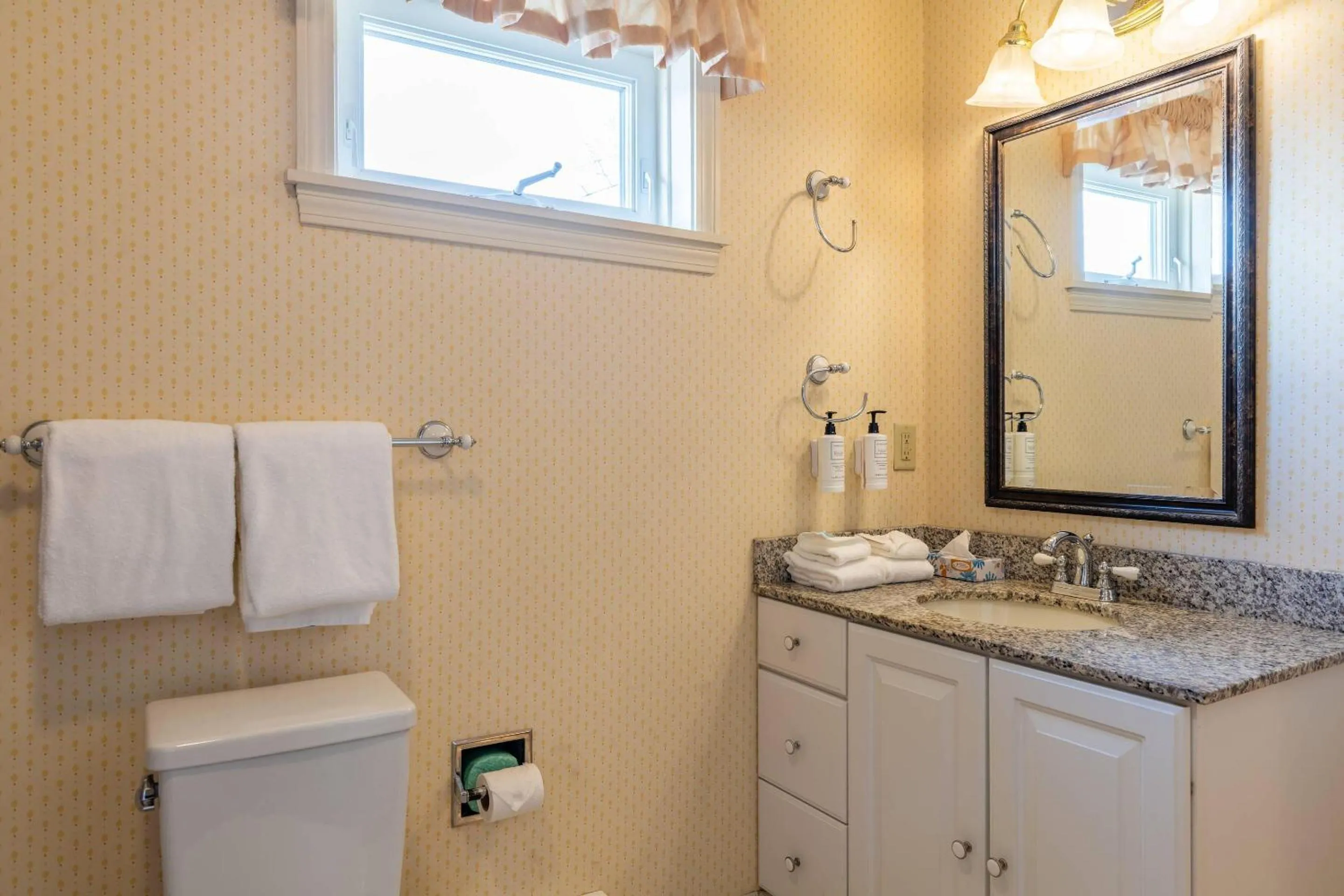 Bedroom in Port Inn and Suites Portsmouth, an Ascend Collection Hotel