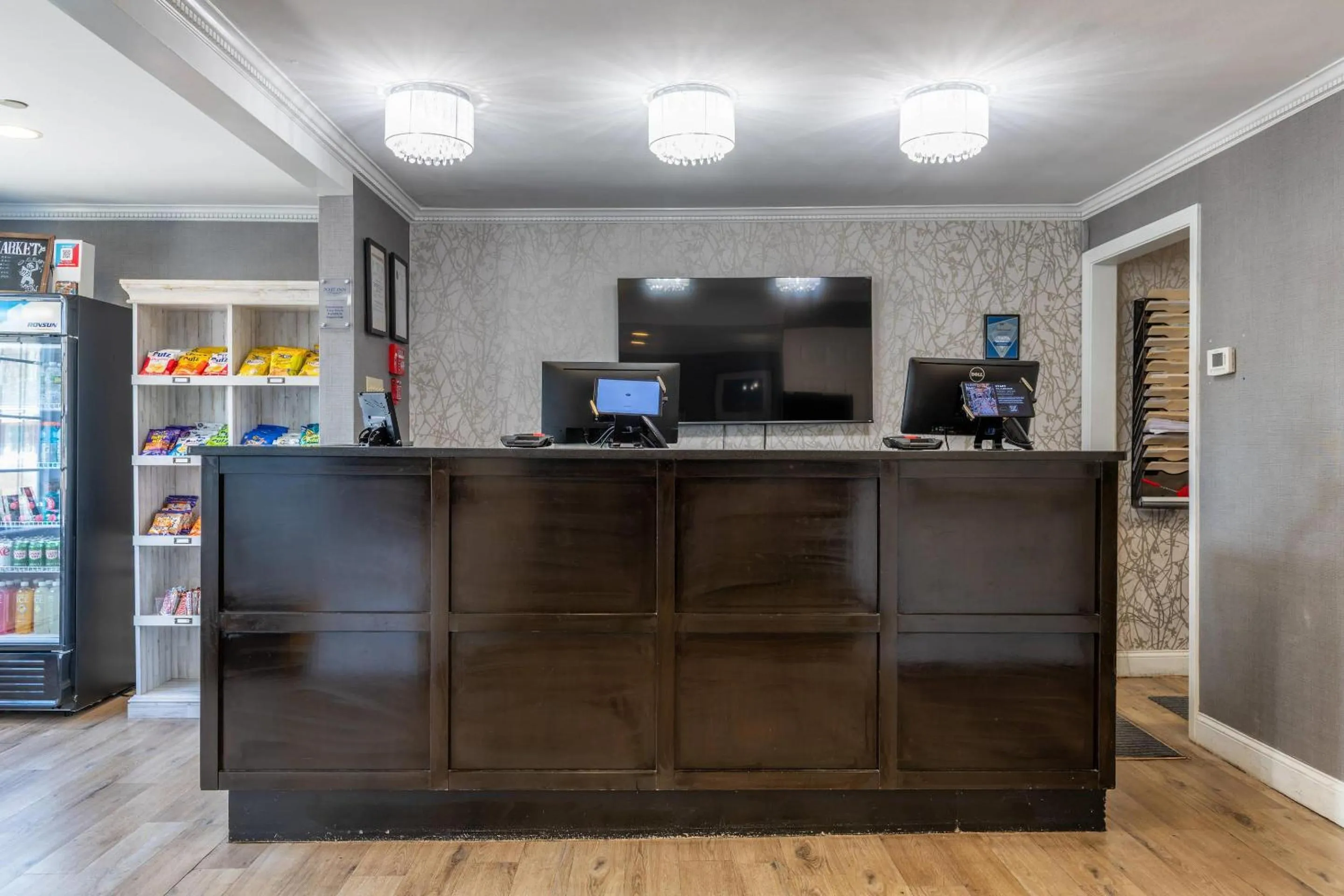 Lobby or reception in Port Inn and Suites Portsmouth, an Ascend Collection Hotel