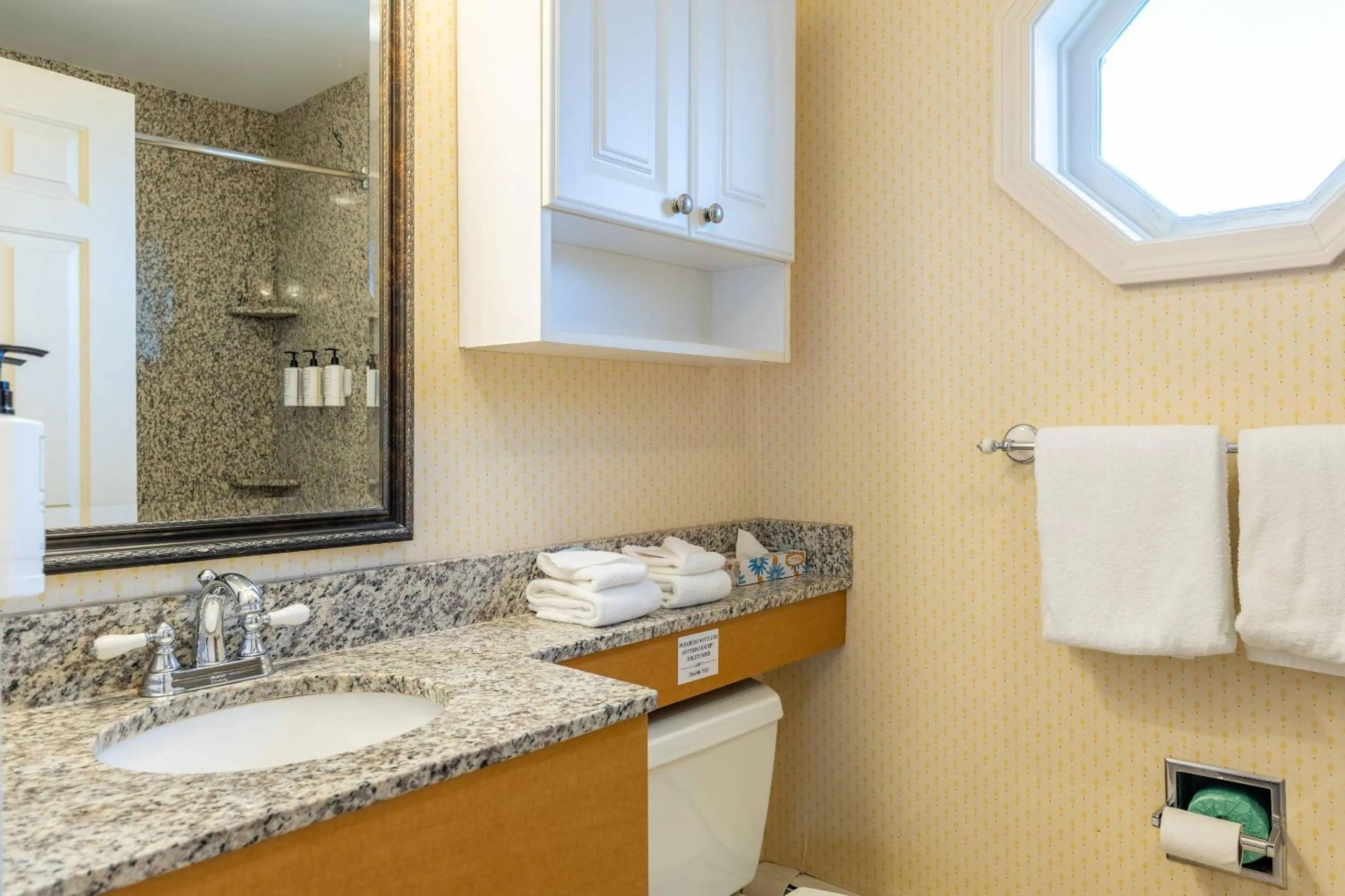 Bedroom in Port Inn and Suites Portsmouth, an Ascend Collection Hotel