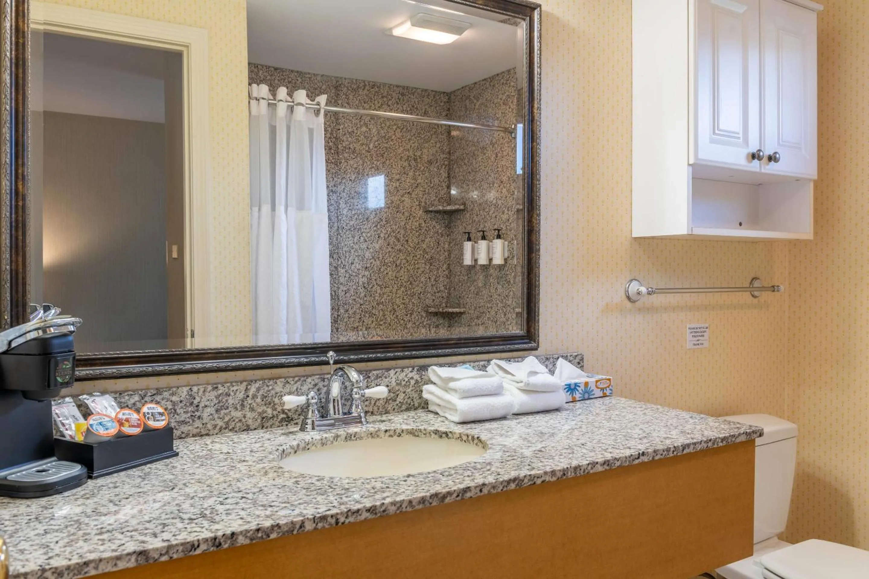 Bedroom in Port Inn and Suites Portsmouth, an Ascend Collection Hotel