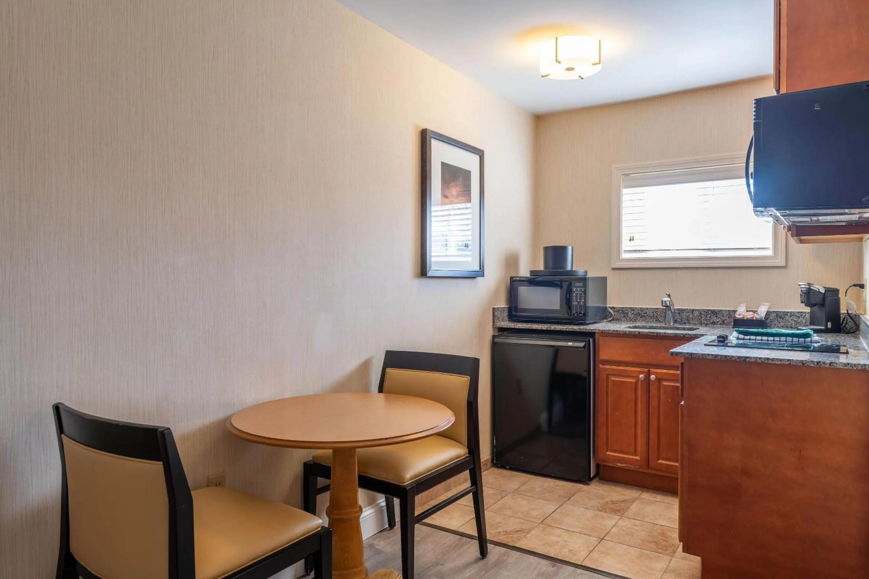 Bedroom in Port Inn and Suites Portsmouth, an Ascend Collection Hotel