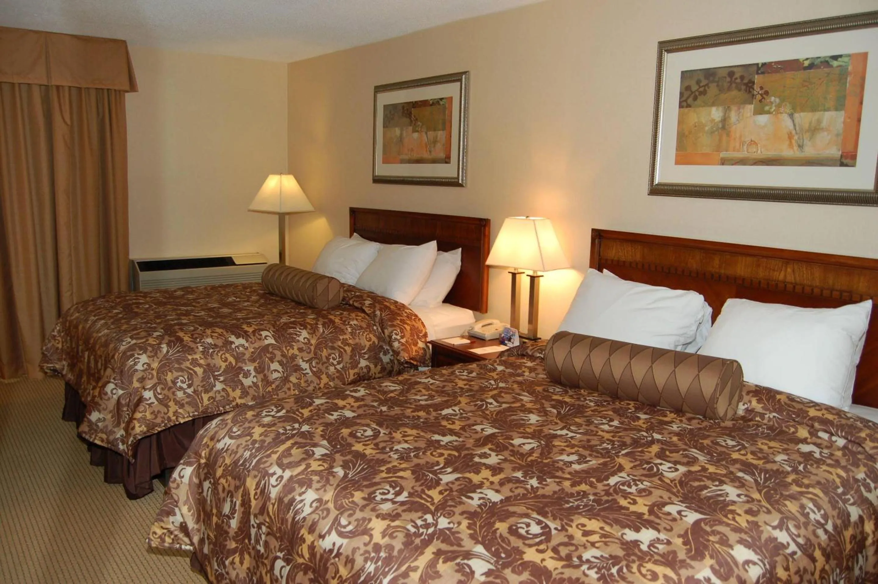 Bedroom, Bed in Rodeway Inn & Suites East Windsor