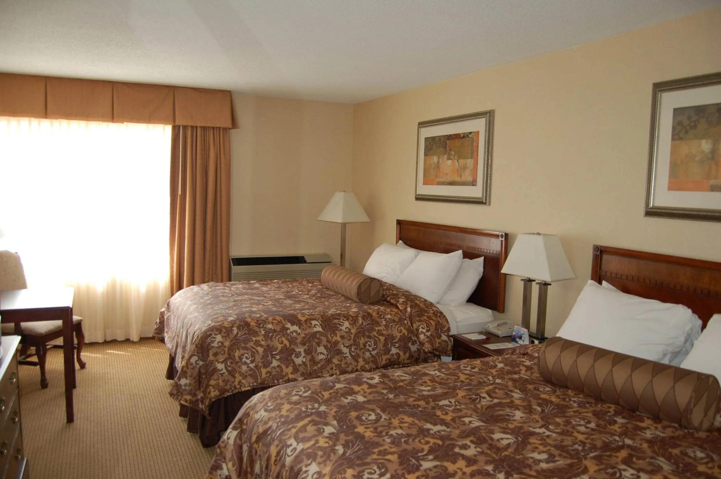 Bedroom, Bed in Rodeway Inn & Suites East Windsor