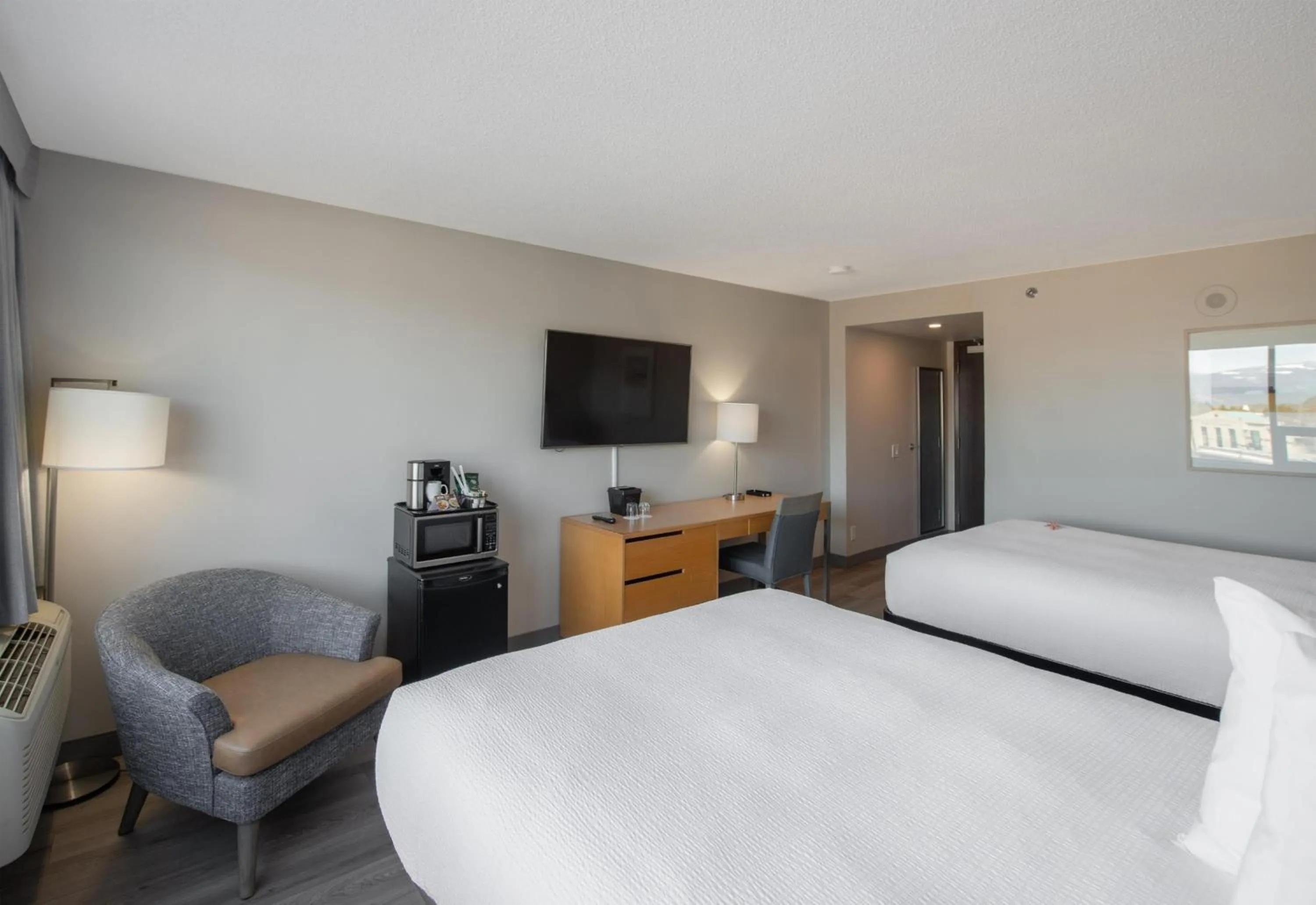 Bedroom, Bed in Coast Chilliwack Hotel by APA