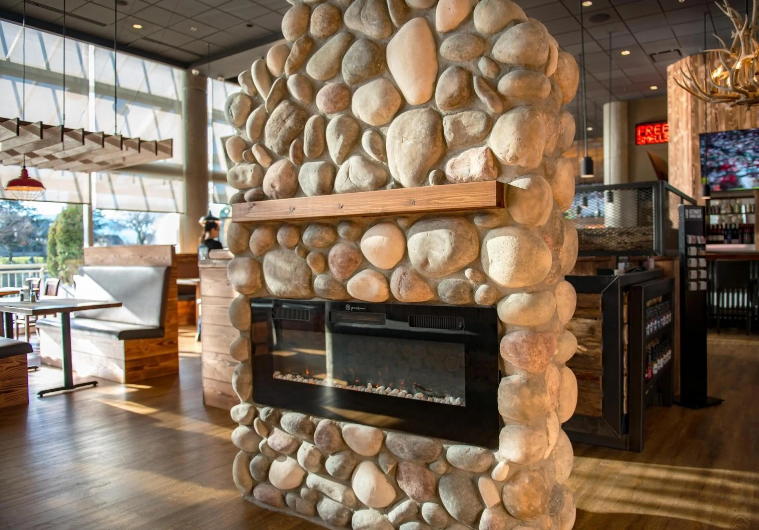 Restaurant/places to eat in Coast Chilliwack Hotel by APA