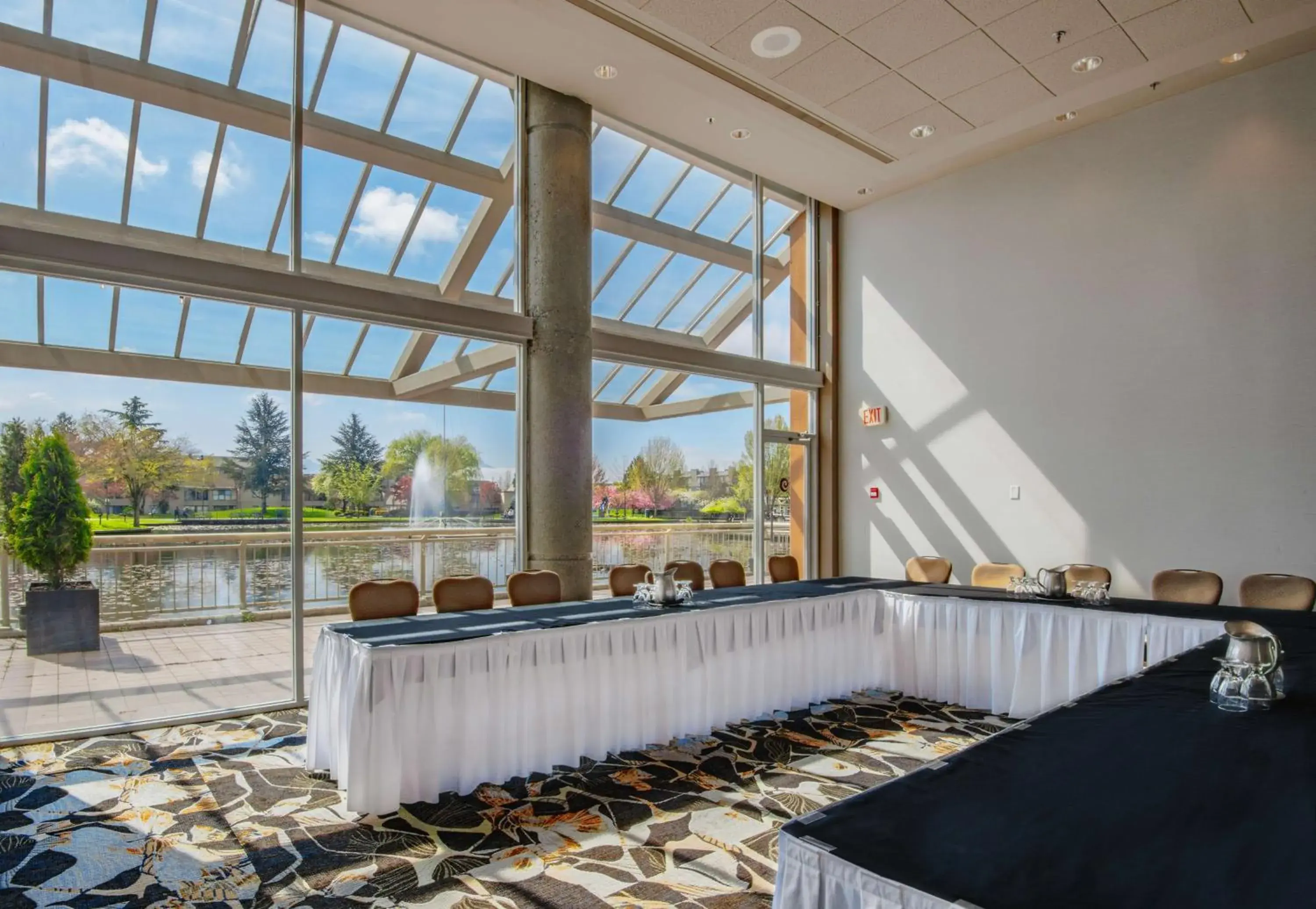 Meeting/conference room in Coast Chilliwack Hotel by APA Meeting/conference room in Coast Chilliwack Hotel by APA