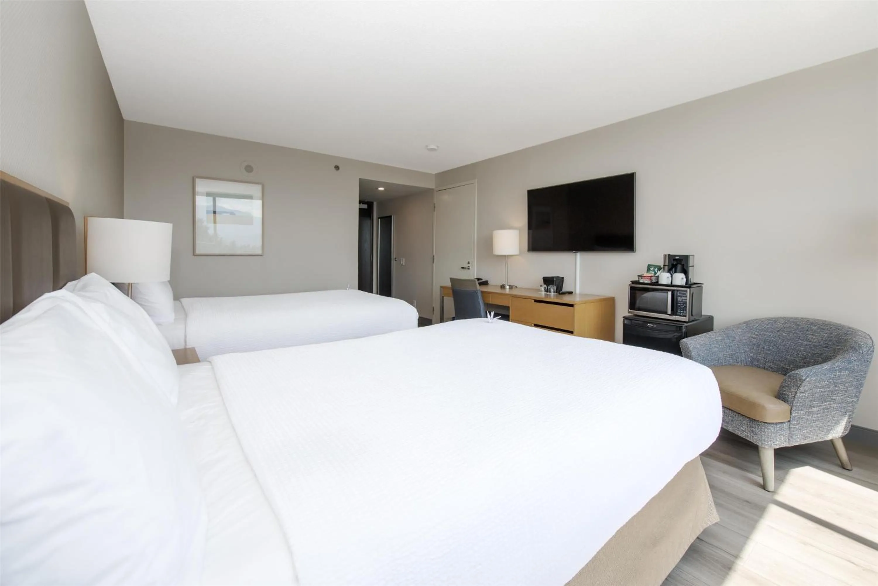 Bedroom, Bed in Coast Chilliwack Hotel by APA