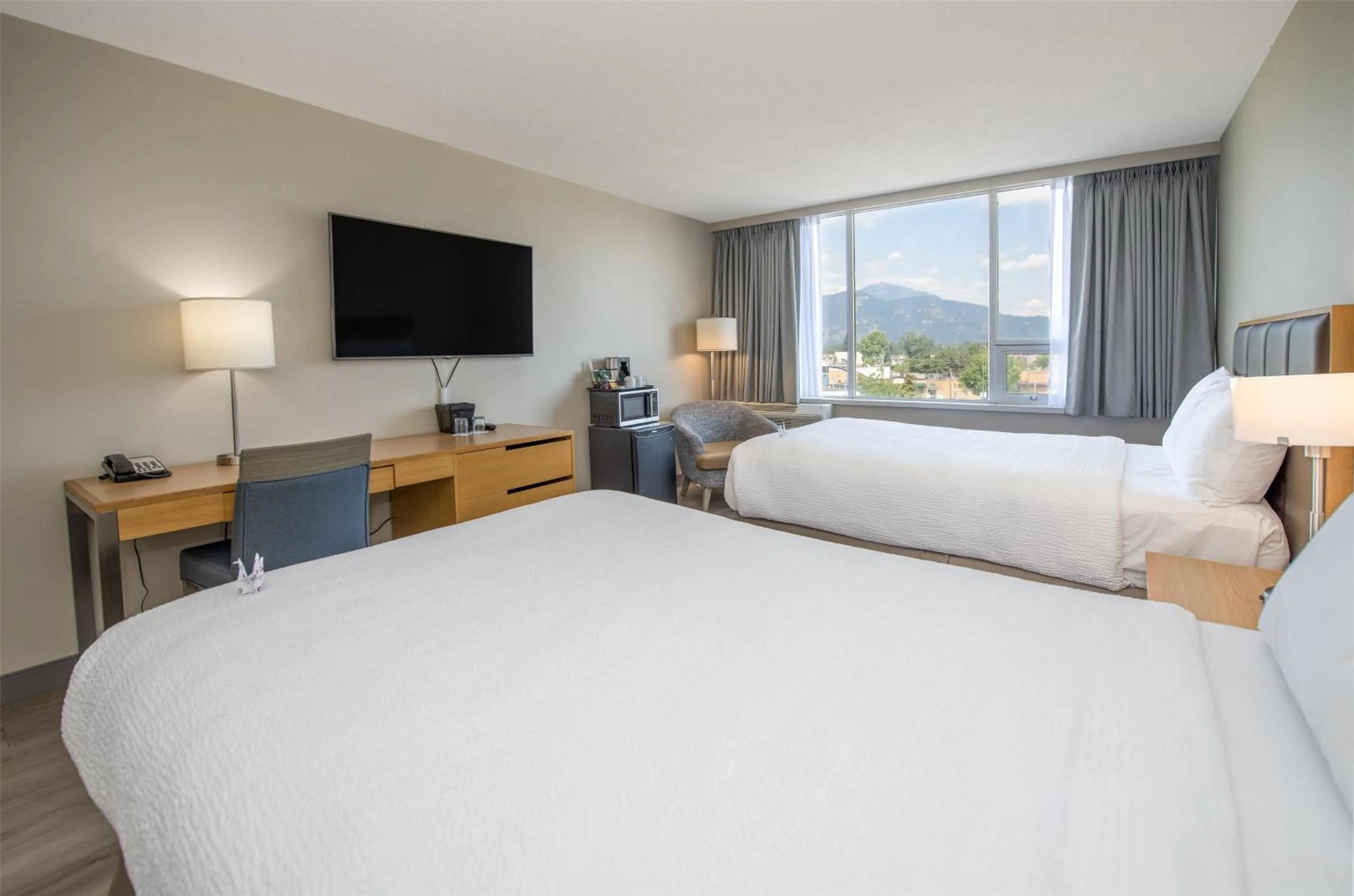 Bedroom, Bed in Coast Chilliwack Hotel by APA